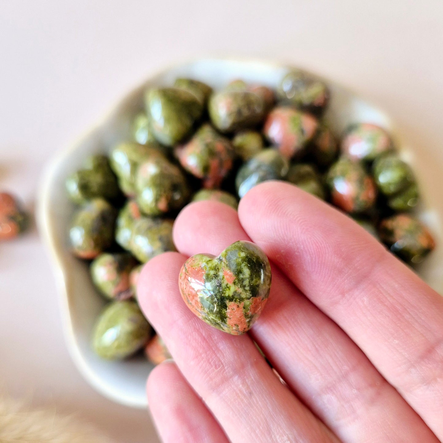 Mini Edelsteen Hartje Zaksteen – Unakite (1,5 cm) voor crystal confetti