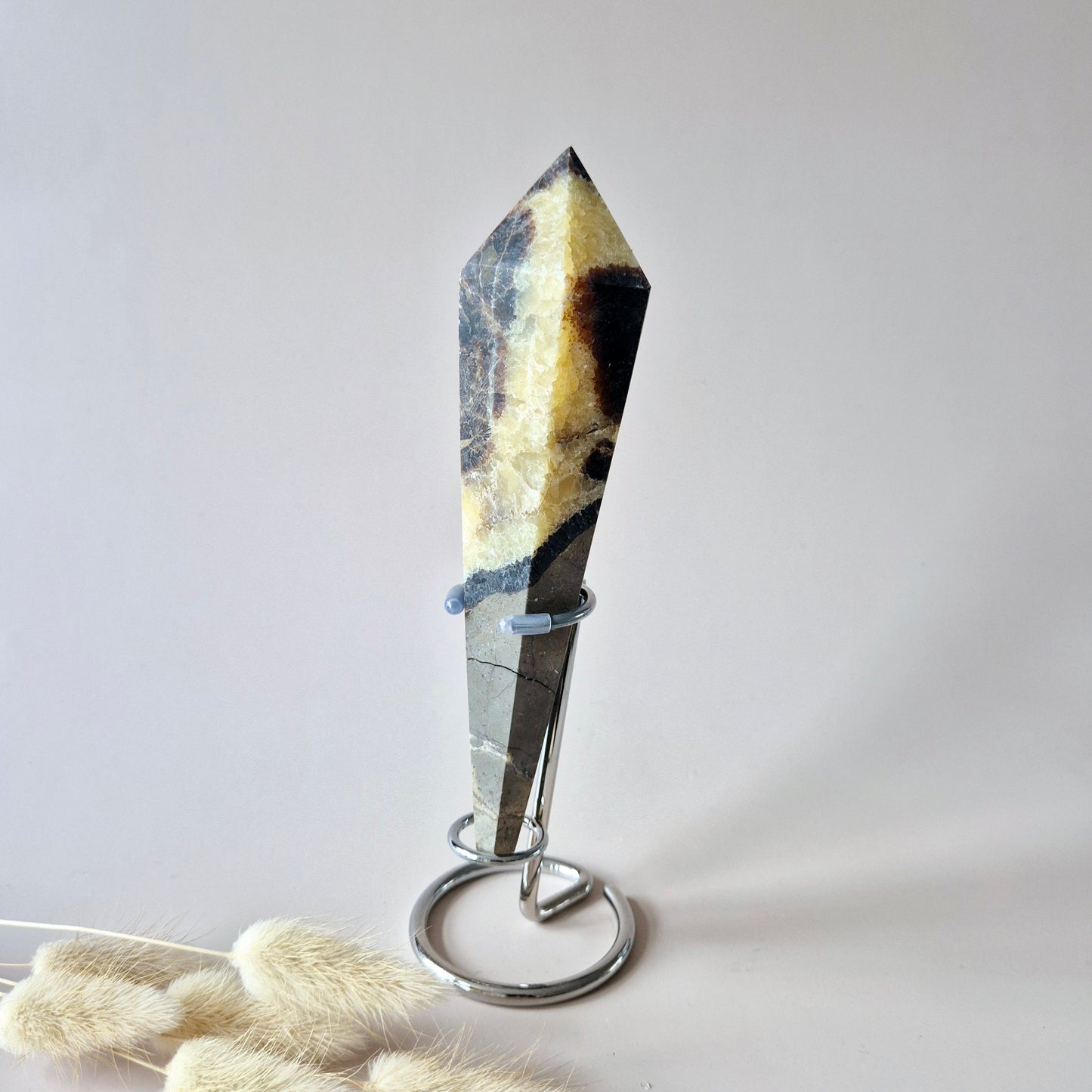 Edelsteen Septarian Scepter Wand op standaard (ca. 18–20 cm)
