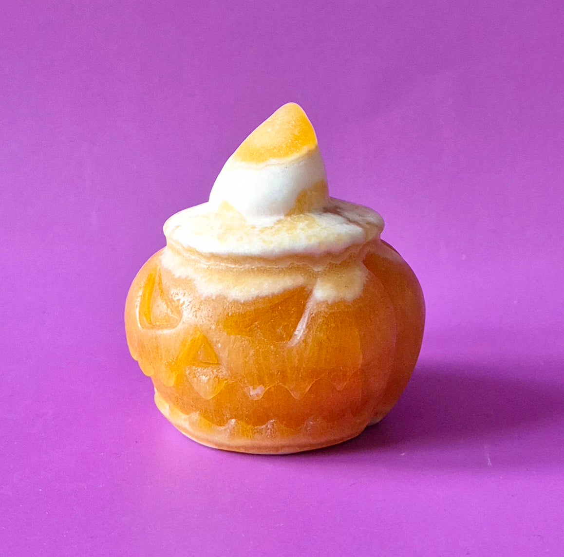 Honing Calciet Halloween Pompoen met Hoed – ca. 5 cm - Edelsteen Decoratie