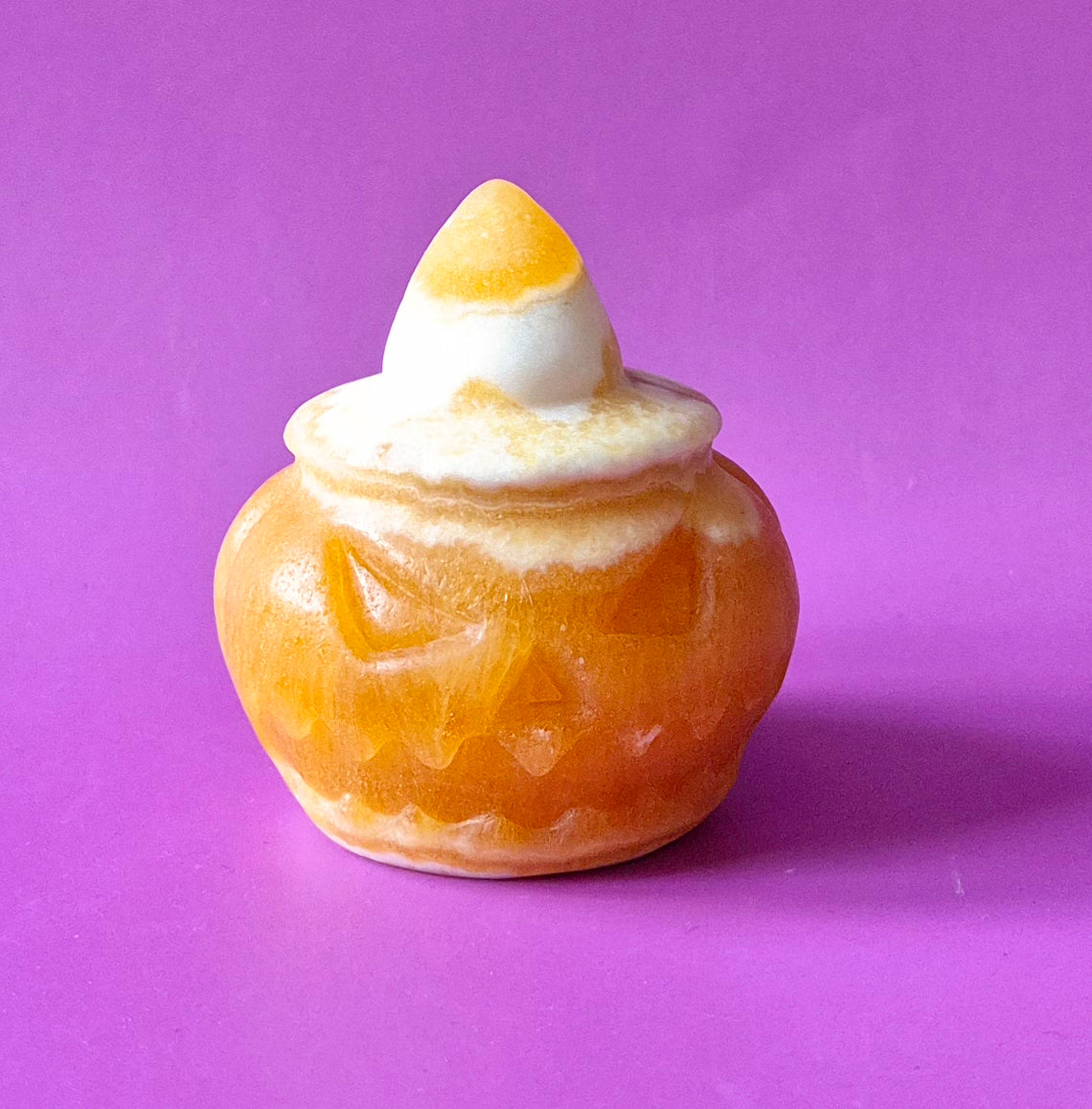 Honing Calciet Halloween Pompoen met Hoed – ca. 5 cm - Edelsteen Decoratie