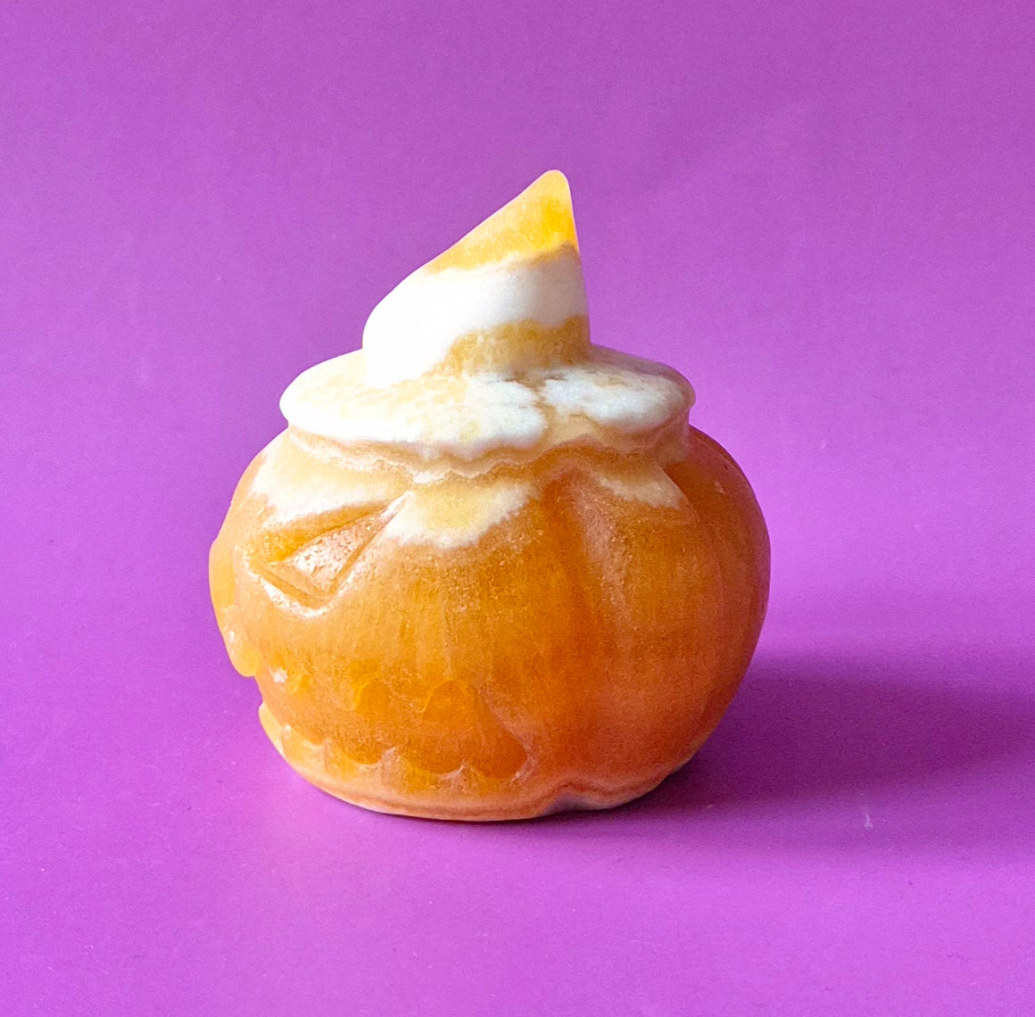 Honing Calciet Halloween Pompoen met Hoed – ca. 5 cm - Edelsteen Decoratie