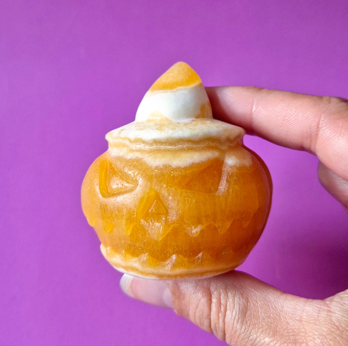 Honing Calciet Halloween Pompoen met Hoed – ca. 5 cm - Edelsteen Decoratie