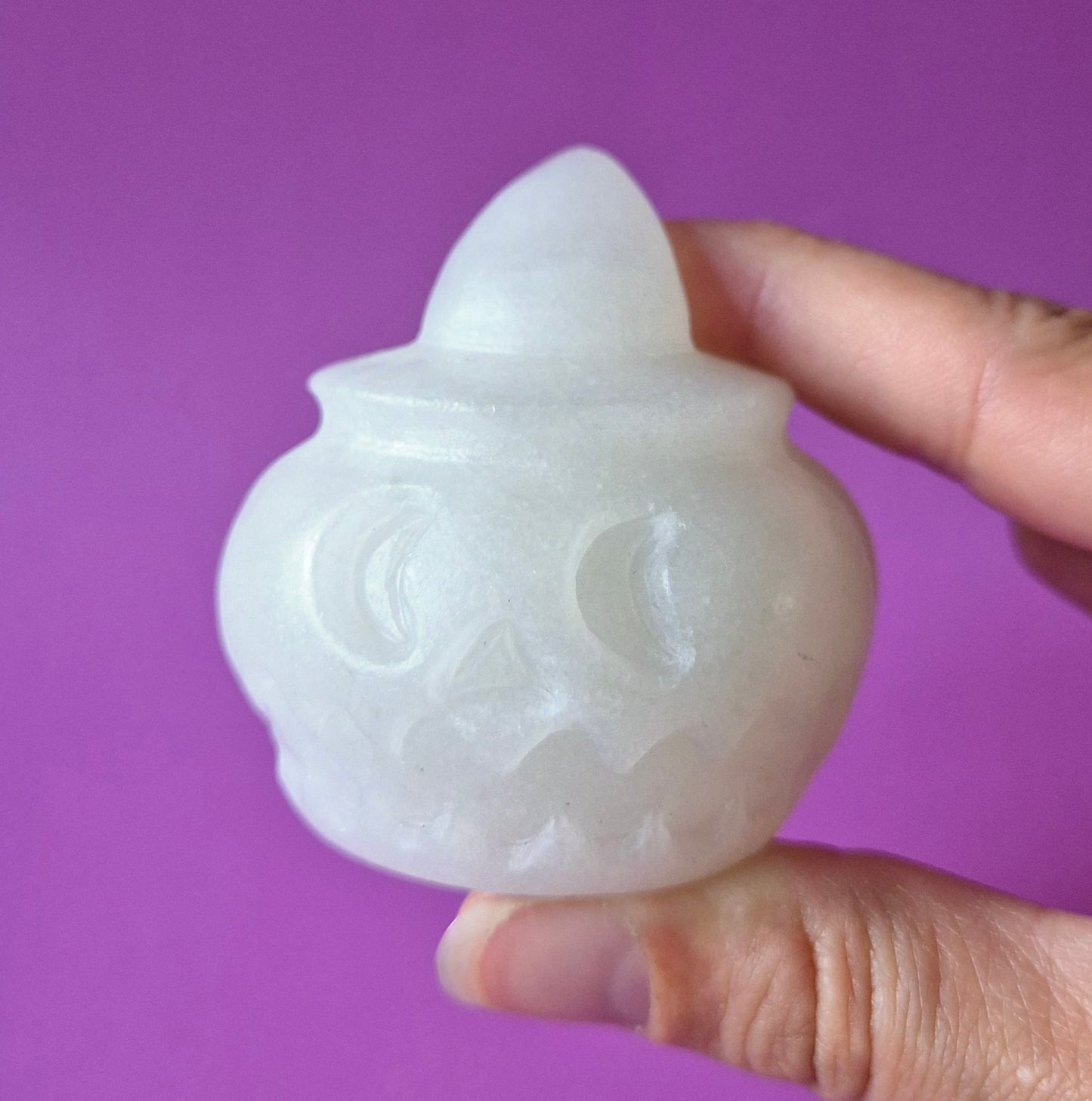 Witte Jade Halloween Pompoen met Hoed – ca. 5 cm - Edelsteen Decoratie
