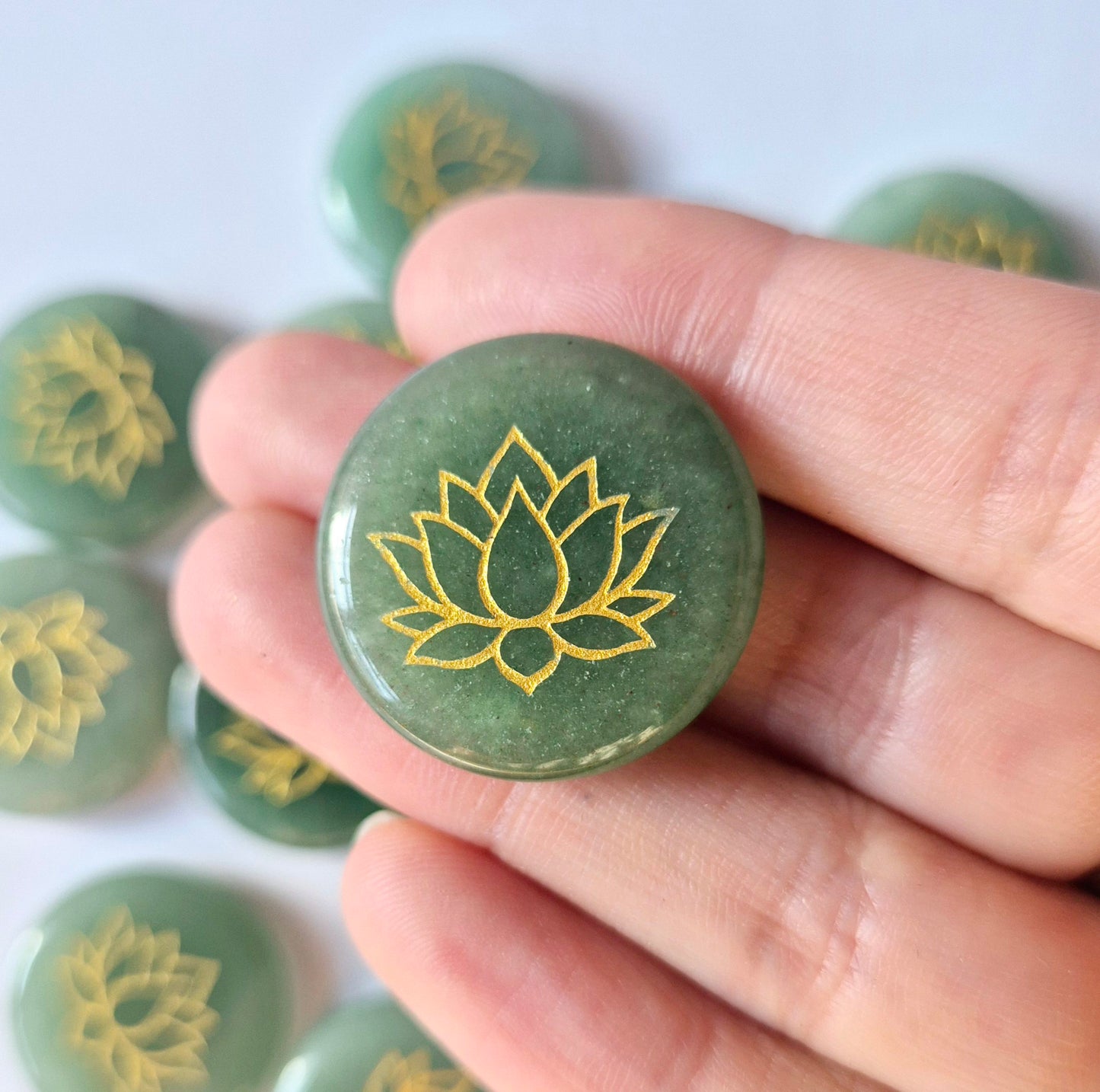 Gemstone Celestite Palmstone (6-8 cm) – Angelic Peace & Spiritual Connection Handstone worrystone worrystone
