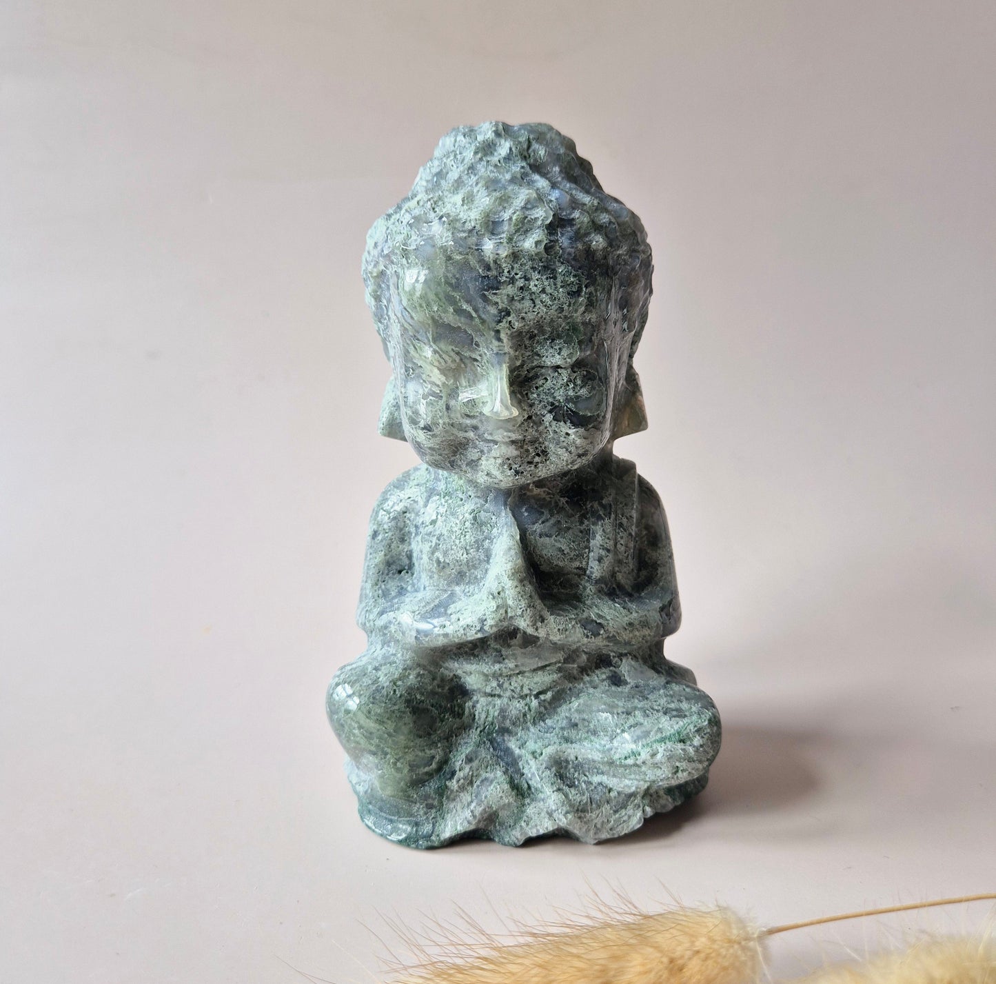 XL Druzy Mosagaat Buddha 15cm hoge geslepen Edelsteen Statement Piece 900g