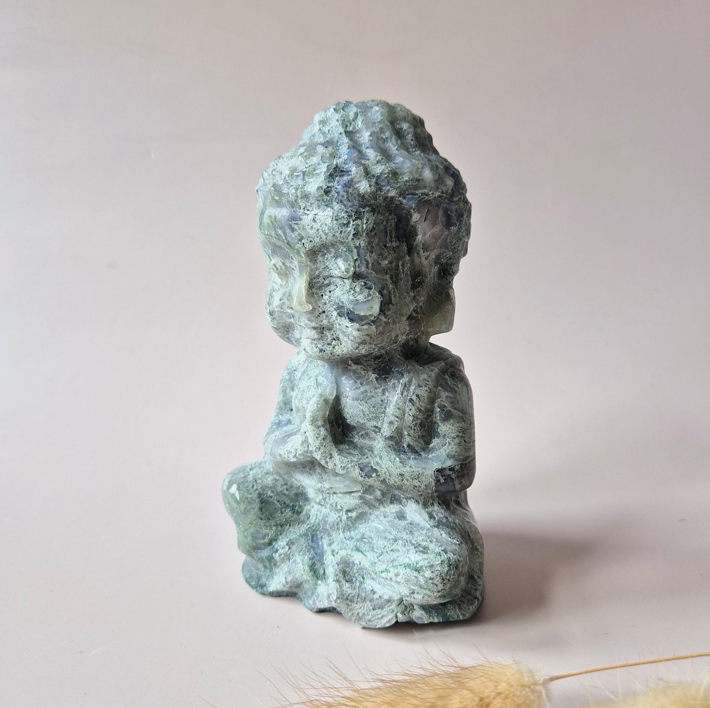 XL Druzy Mosagaat Buddha 15cm hoge geslepen Edelsteen Statement Piece 900g