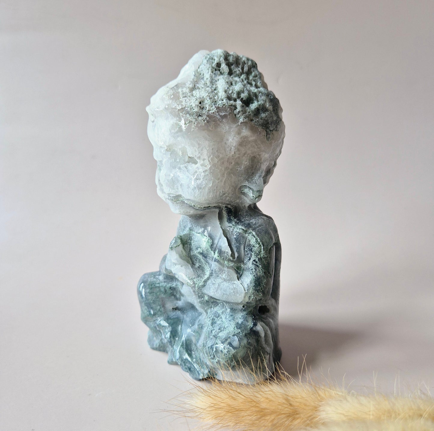 XL Druzy Mosagaat Buddha 15cm hoge geslepen Edelsteen Statement Piece 876g