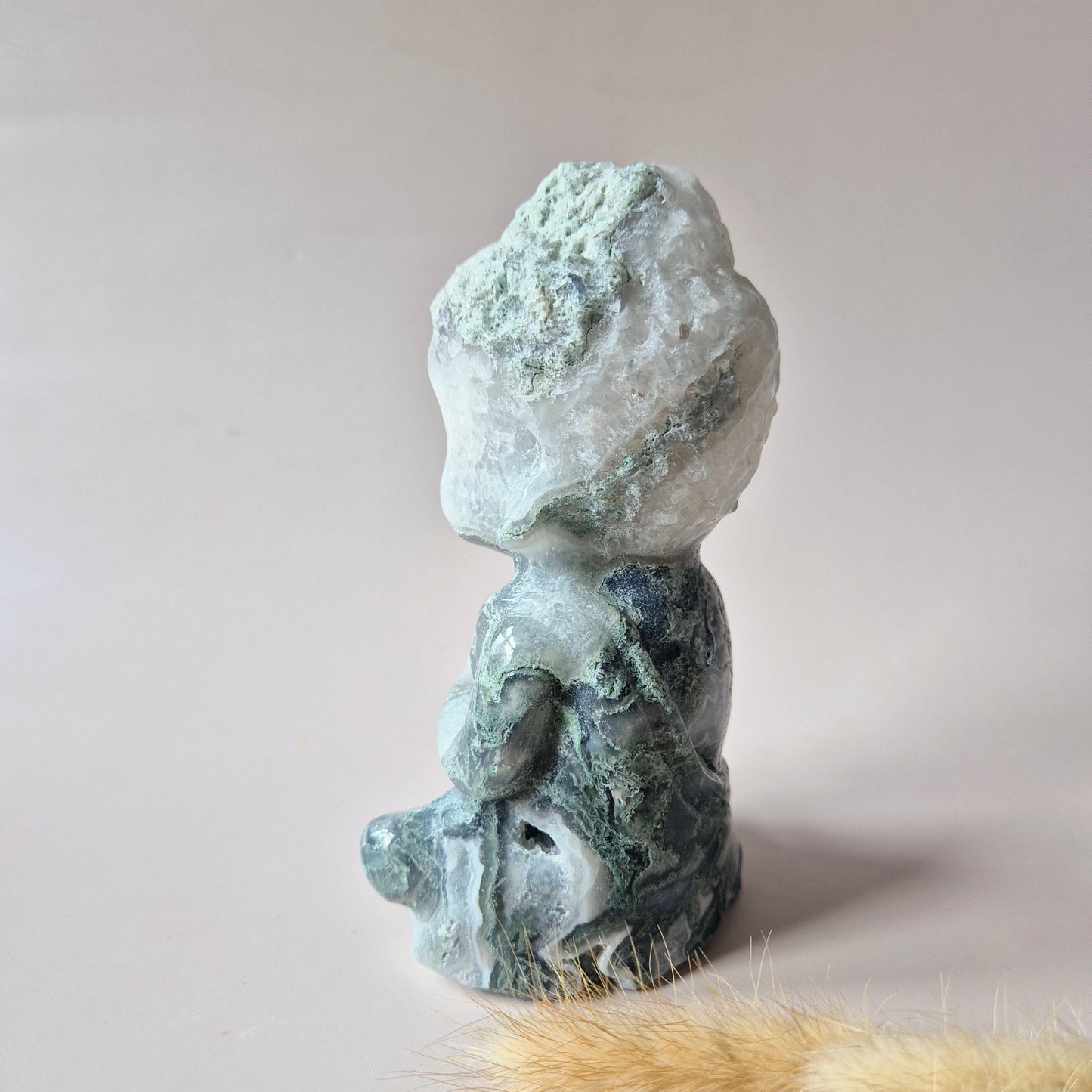 XL Druzy Mosagaat Buddha 15cm hoge geslepen Edelsteen Statement Piece 876g