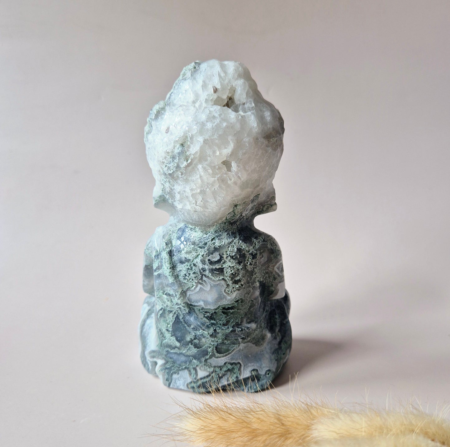 XL Druzy Mosagaat Buddha 15cm hoge geslepen Edelsteen Statement Piece 876g
