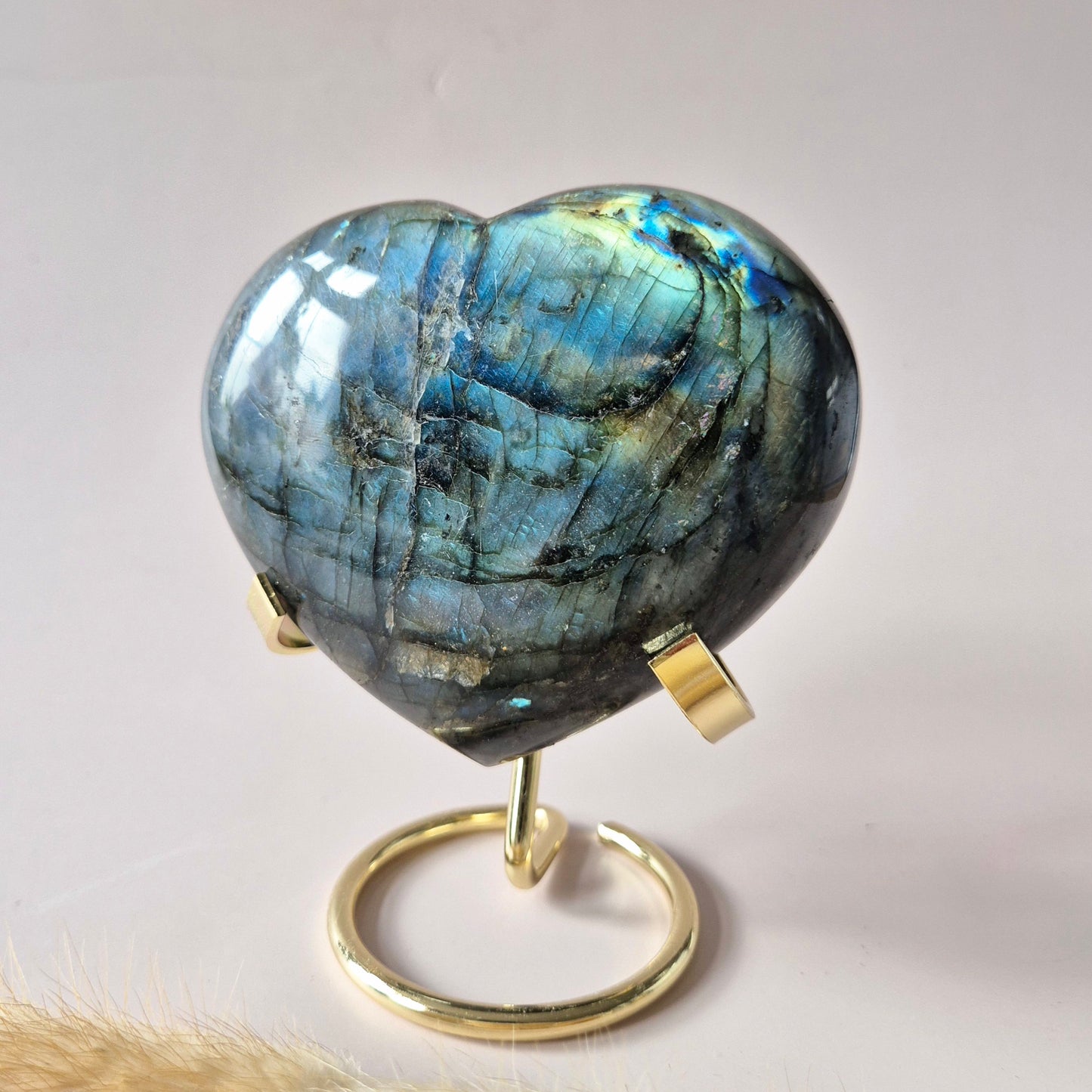 Gemstone Purple Labradorite Heart Palm Stone – Intuition, Protection & Mystical Power