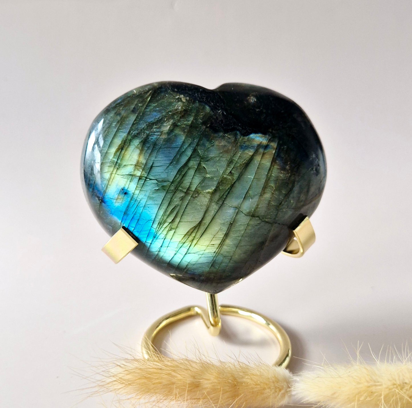 Gemstone Purple Labradorite Heart Palm Stone – Intuition, Protection & Mystical Power