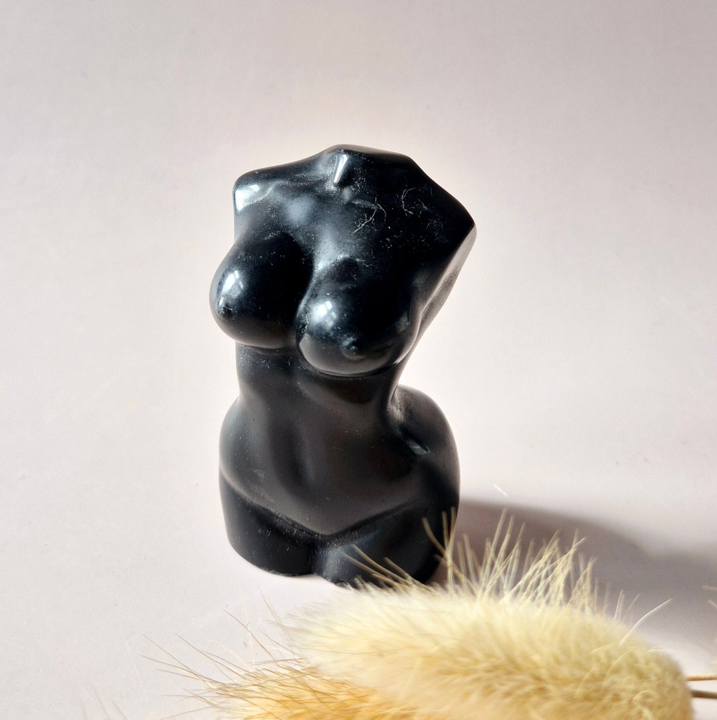 Zwarte obsidiaan vrouwenbeeldje 8 cm – beschermende edelsteen buste