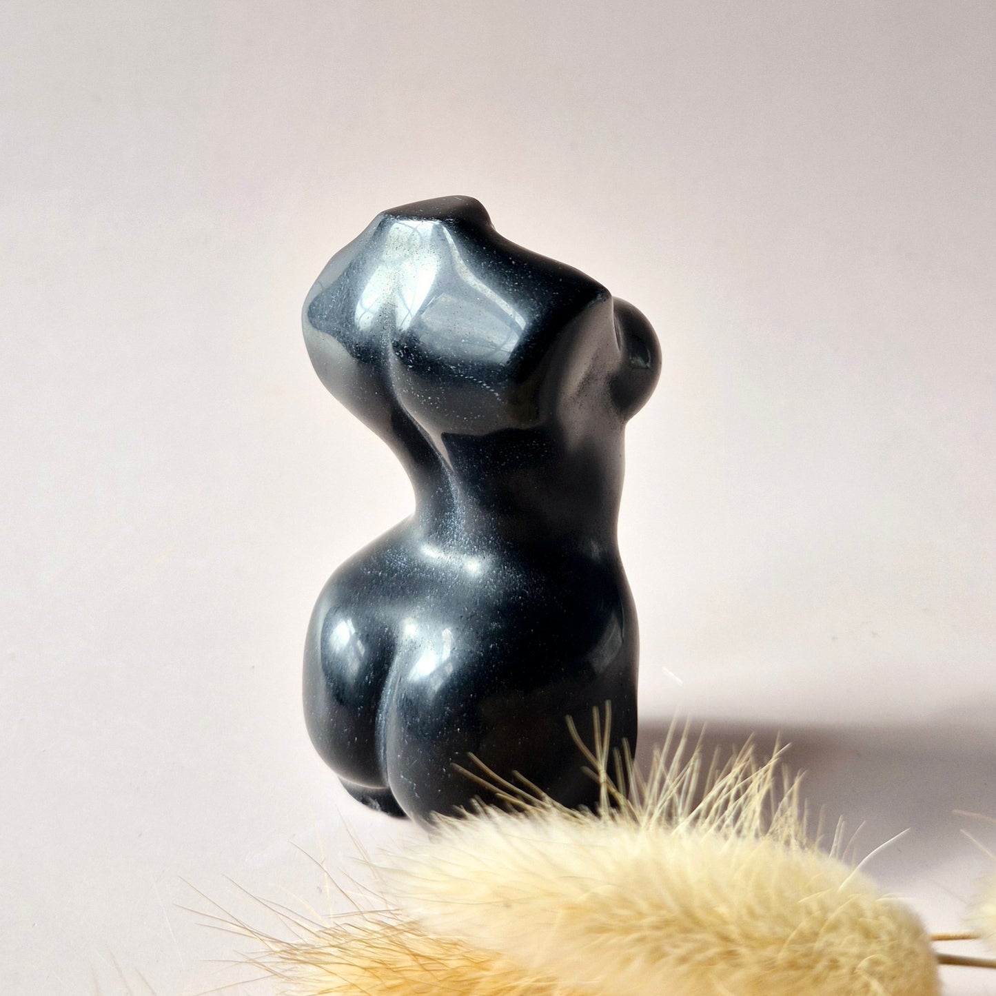 Zwarte obsidiaan vrouwenbeeldje 8 cm – beschermende edelsteen buste