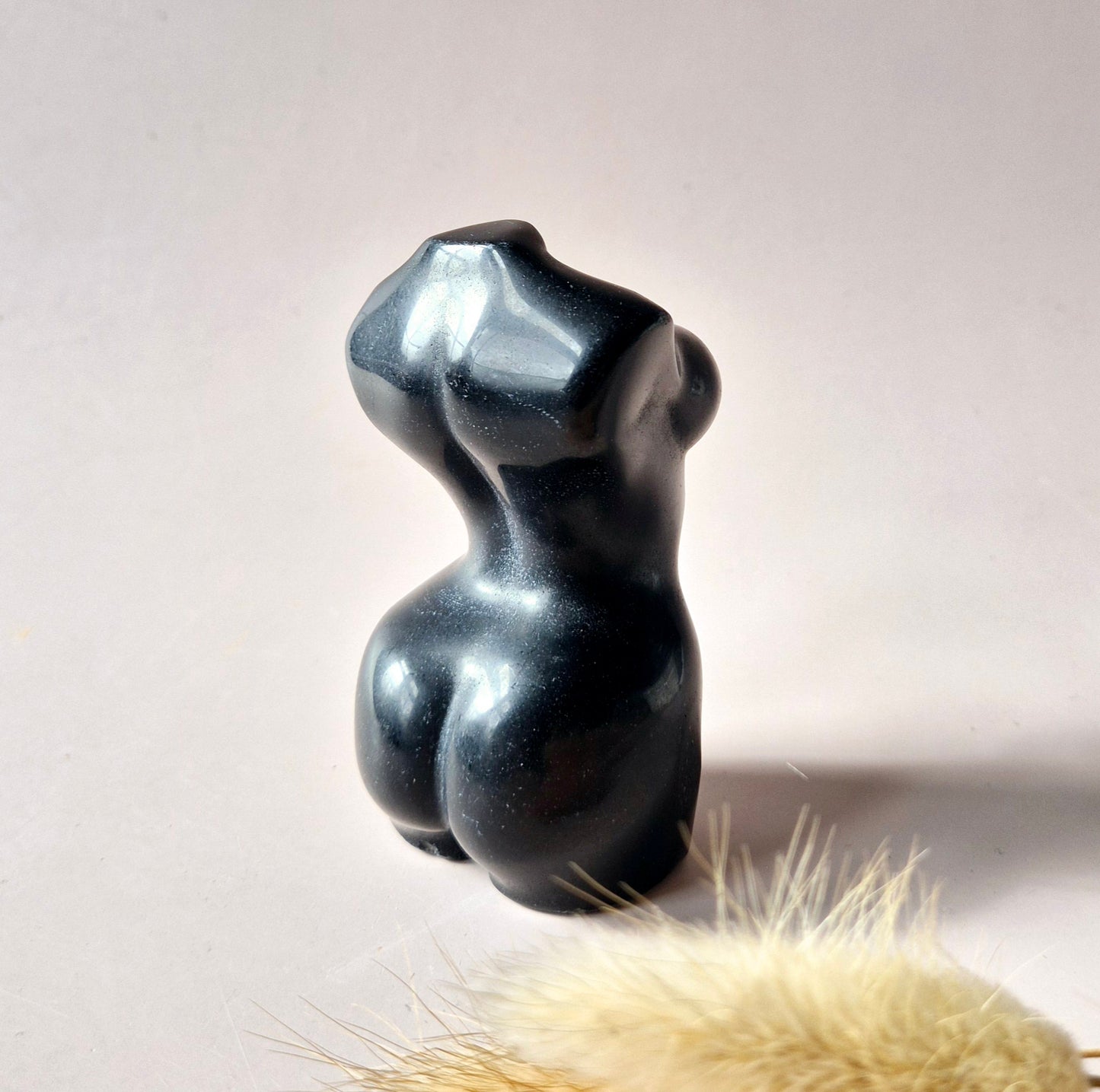 Zwarte obsidiaan vrouwenbeeldje 8 cm – beschermende edelsteen buste