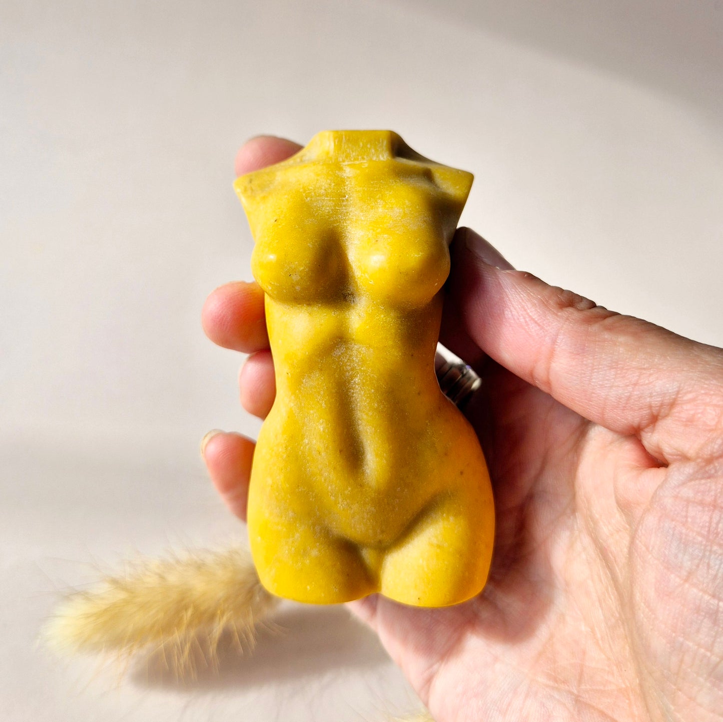 Gele Jade Vrouwenbeeldje – 8 cm – edelsteen buste