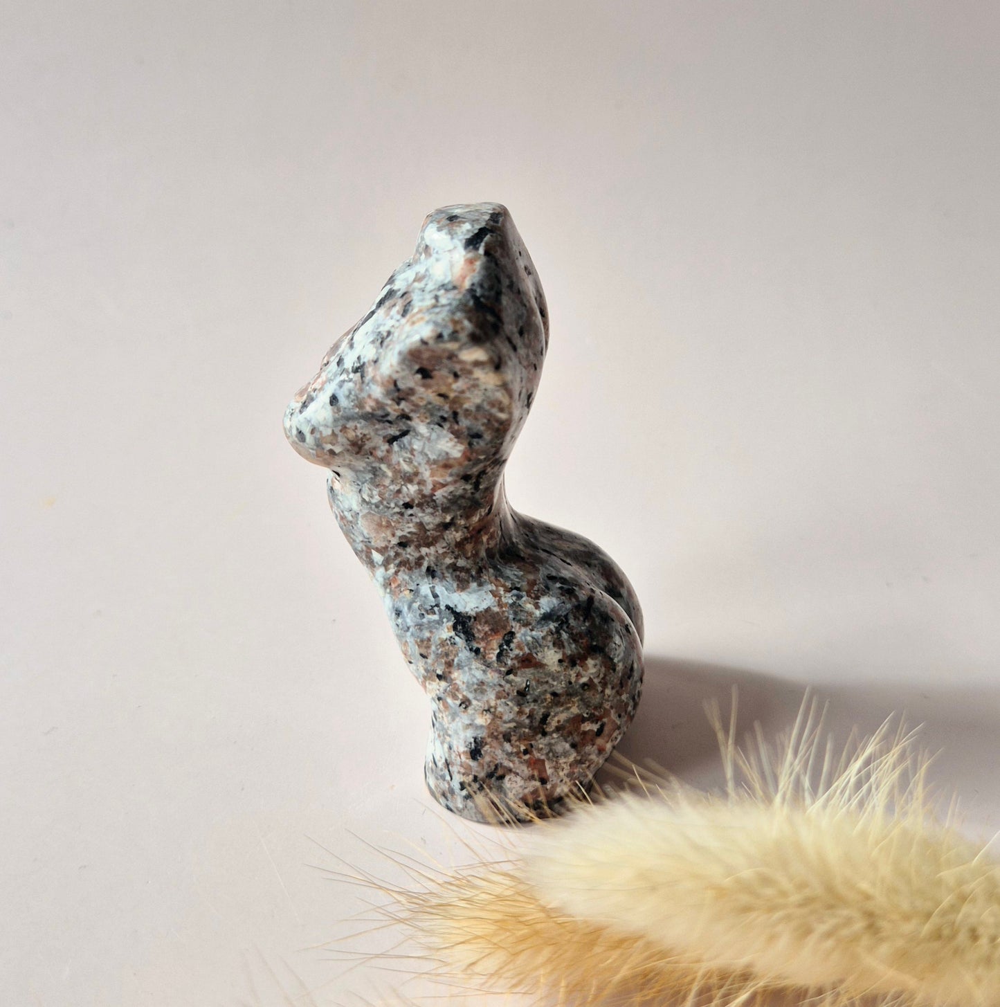 Vrouwenlichaam Beeldje – Yooperlite (8 cm) - Edelsteen buste