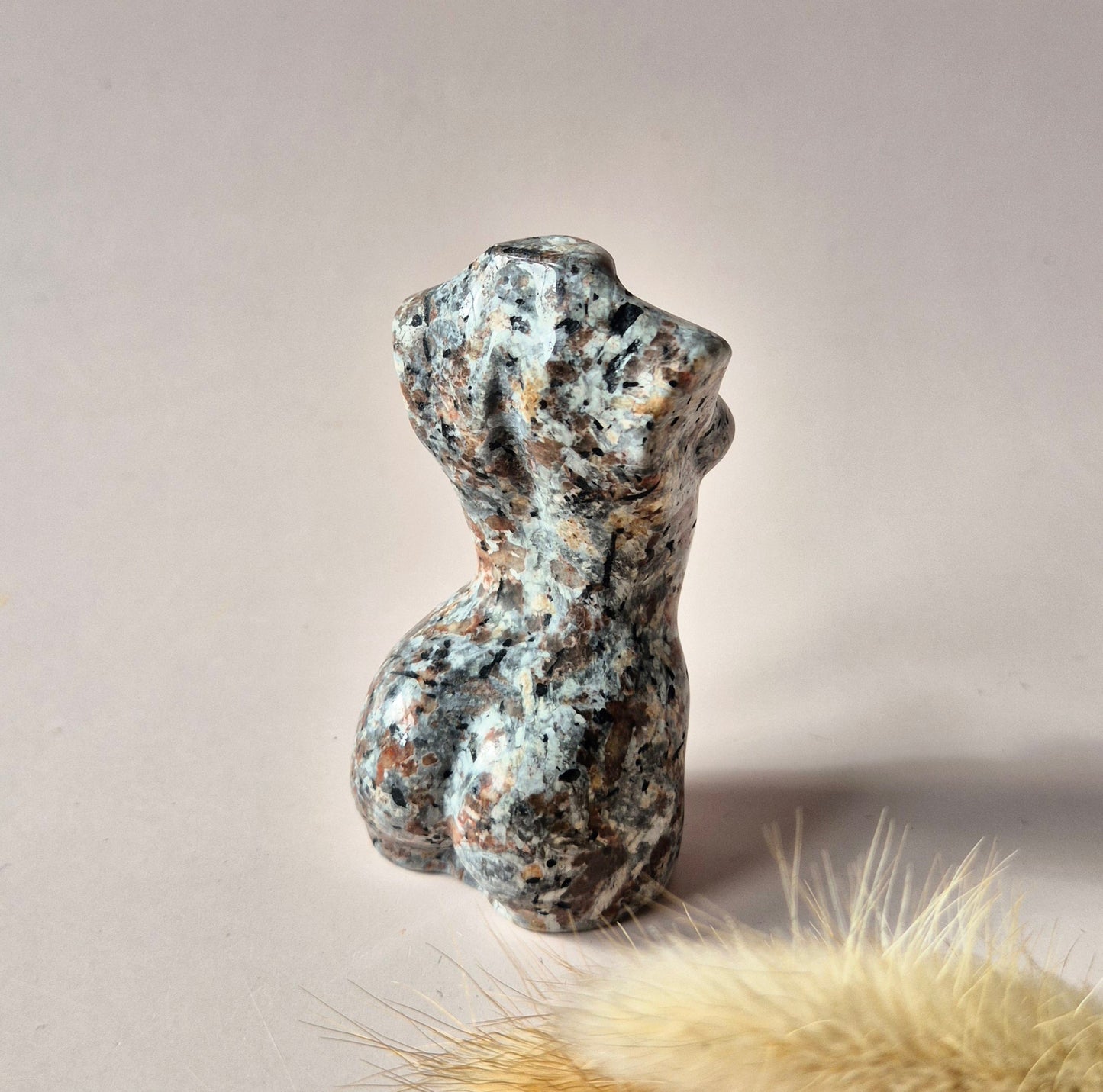 Vrouwenlichaam Beeldje – Yooperlite (8 cm) - Edelsteen buste