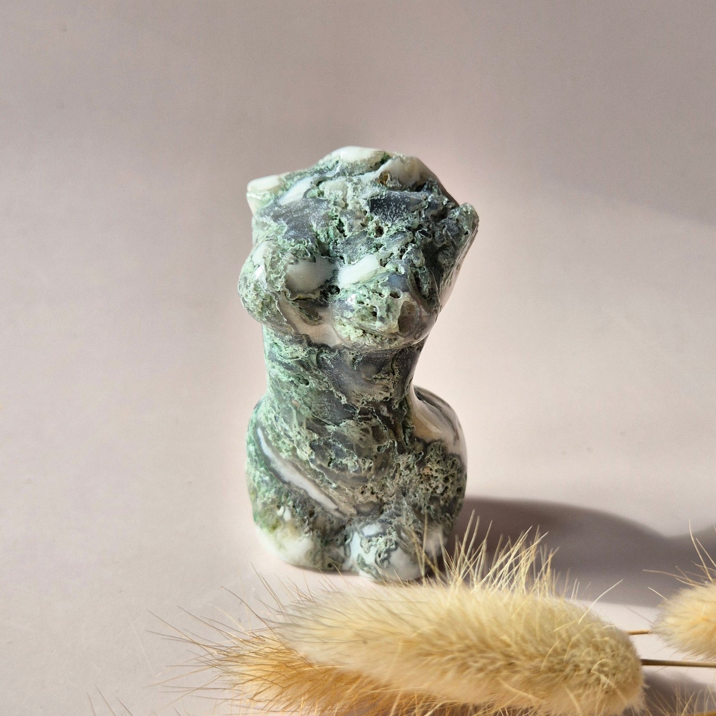 Mosagaat vrouwenbeeldje 8 cm (#5) – handgeslepen edelsteen carving
