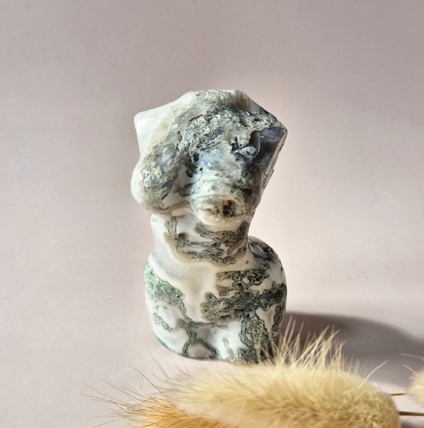 Mosagaat vrouwenbeeldje 8 cm (#6) – handgeslepen edelsteen carving