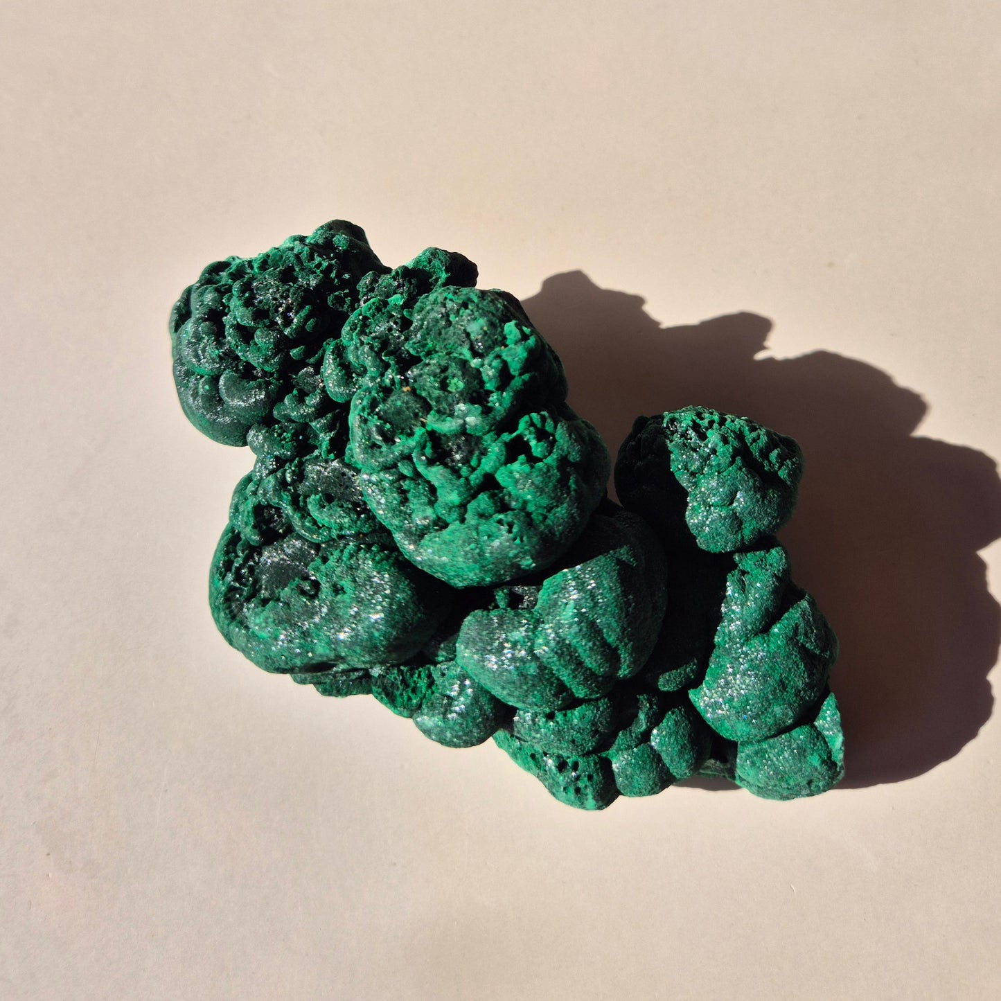 Samtmalachit – Rohes Malachit-Edelsteinstück, ca. 95 g.