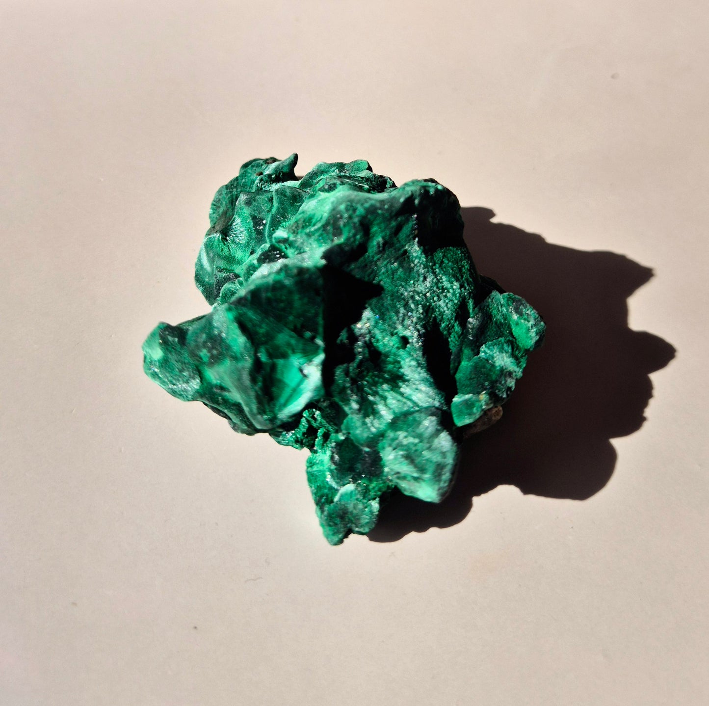 Samtmalachit – Rohes Malachit-Edelsteinstück, ca. 95 g.