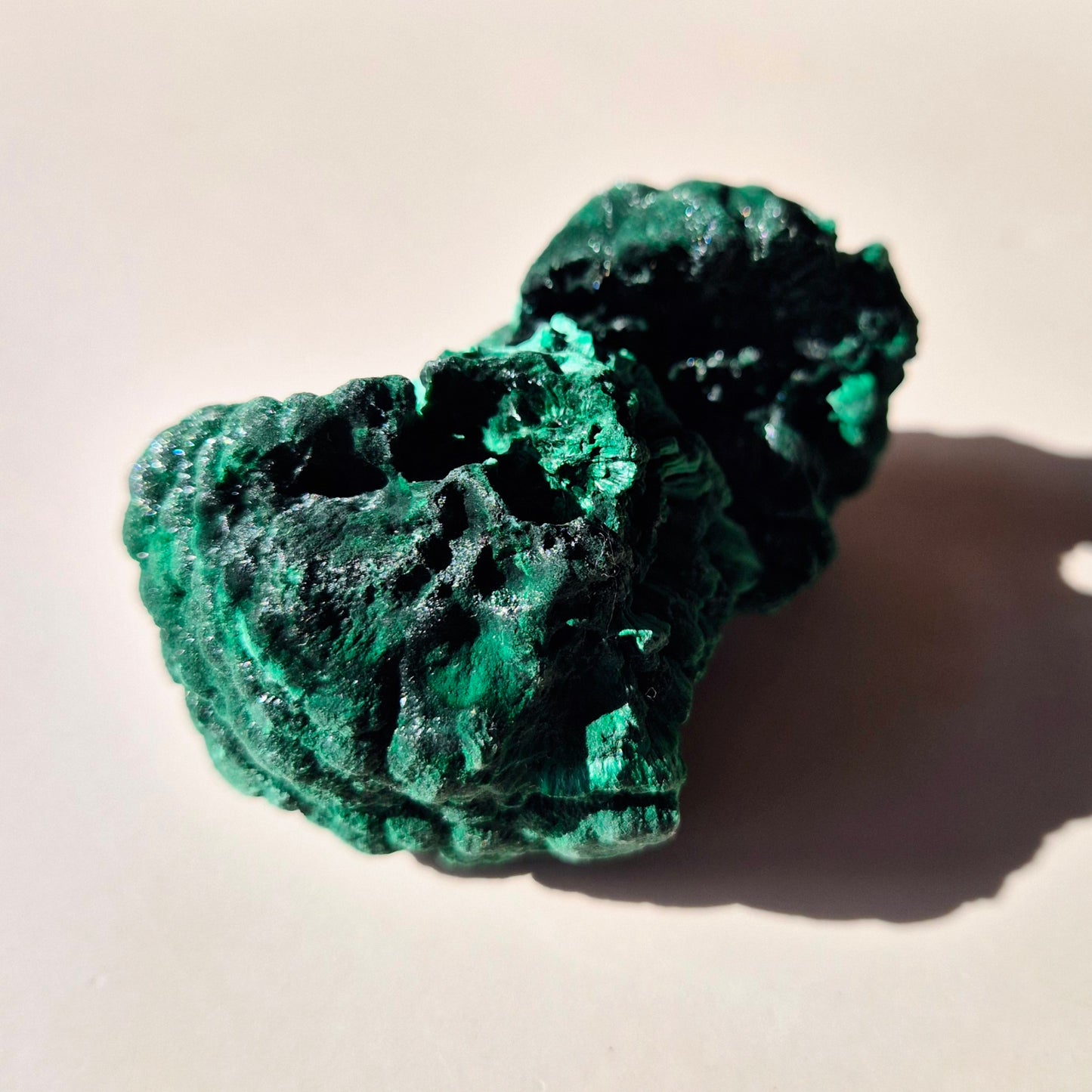 Samtmalachit – Rohes Malachit-Edelsteinstück, ca. 95 g.