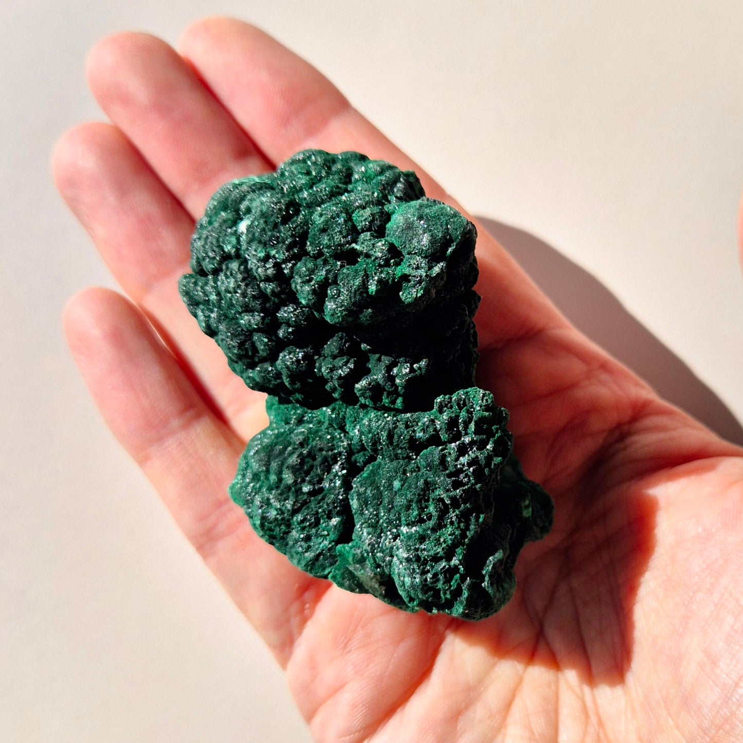 Samtmalachit – Rohes Malachit-Edelsteinstück, ca. 95 g.