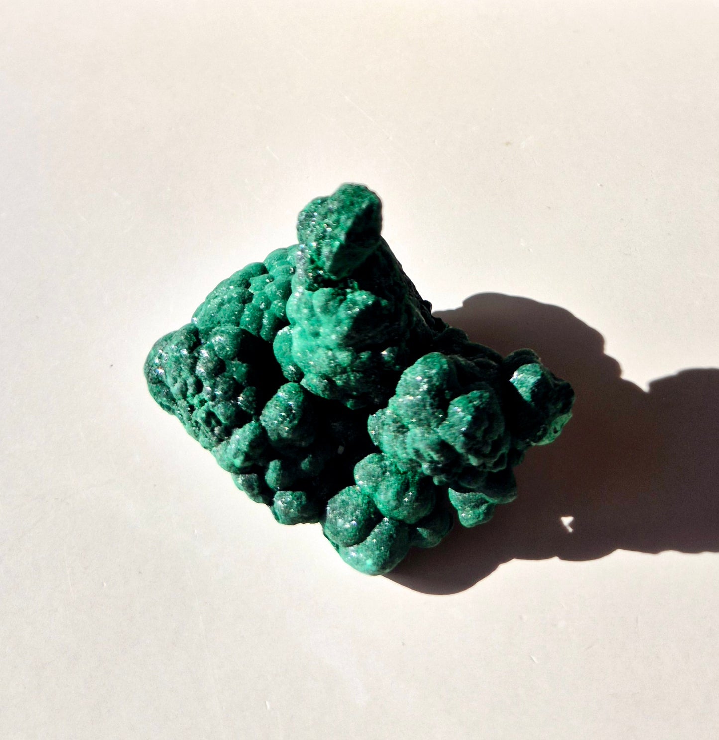 Samtmalachit – Rohes Malachit-Edelsteinstück, ca. 95 g.
