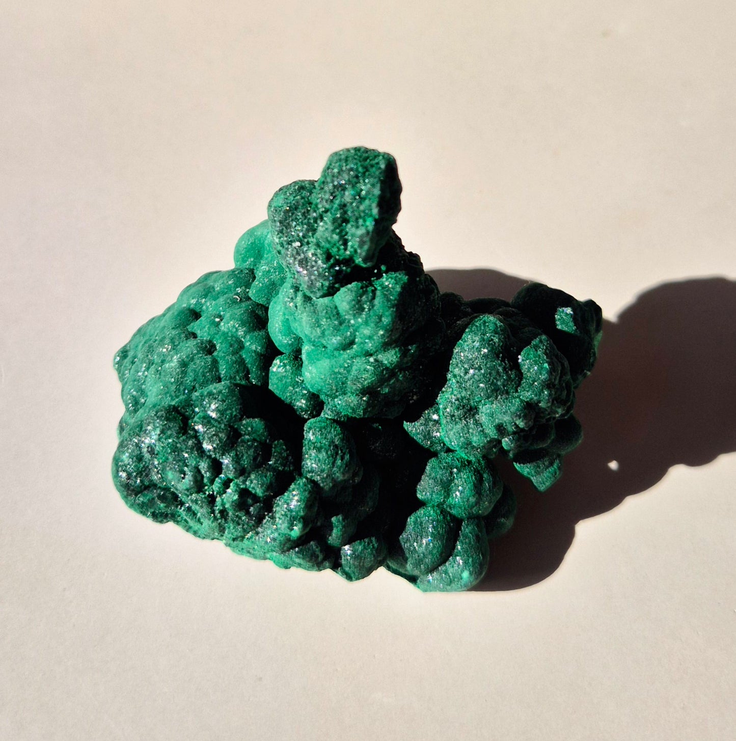 Samtmalachit – Rohes Malachit-Edelsteinstück, ca. 95 g.