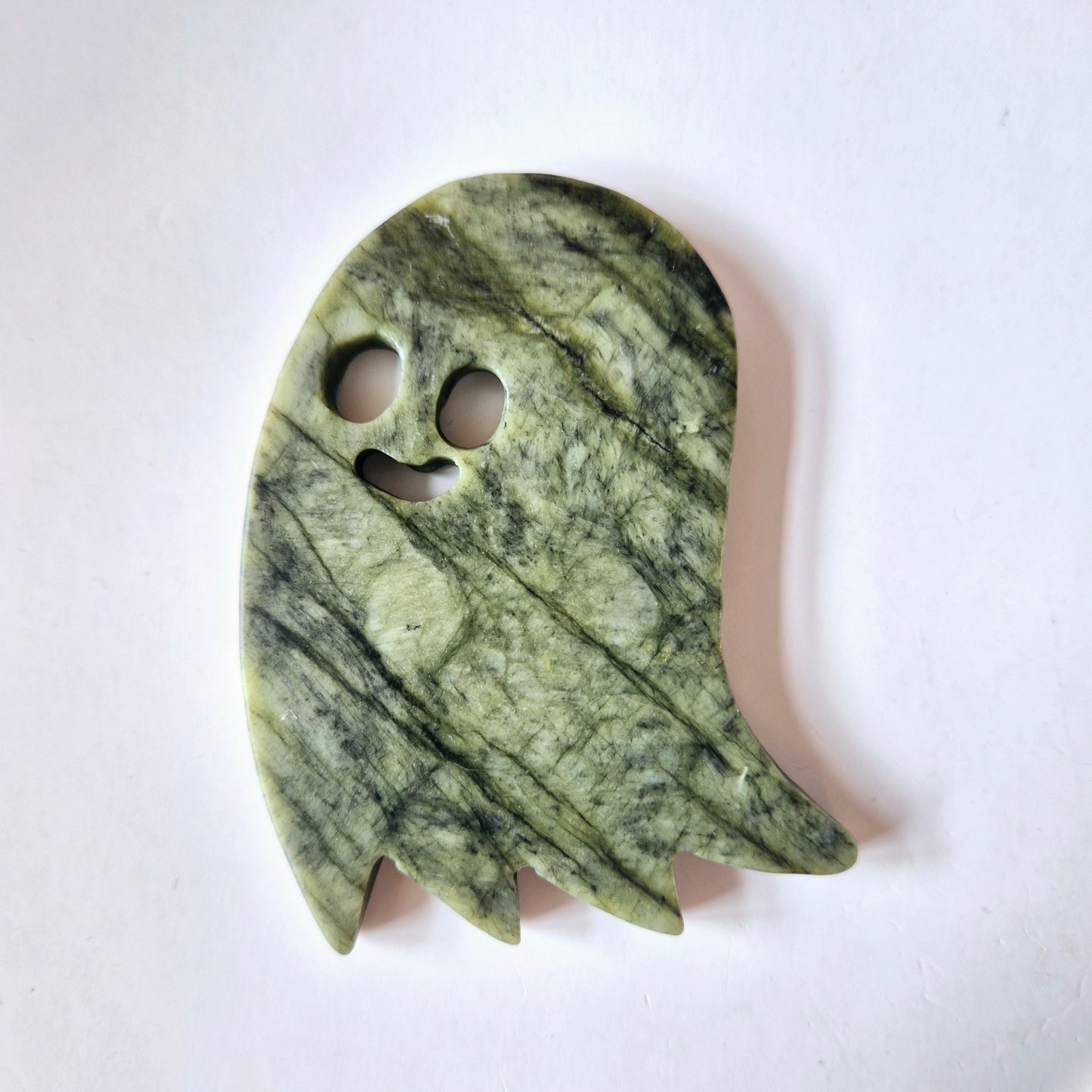 Groene Jade Spookje Edelsteen (ca. 7 cm) – Halloween Crystal Magic