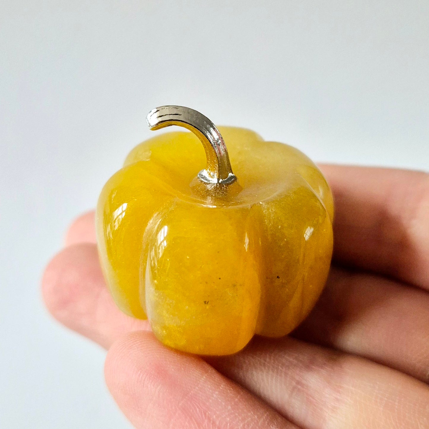 Mini Gele Jade Pompoen – 20mm Edelsteen Decoratie (Halloween)