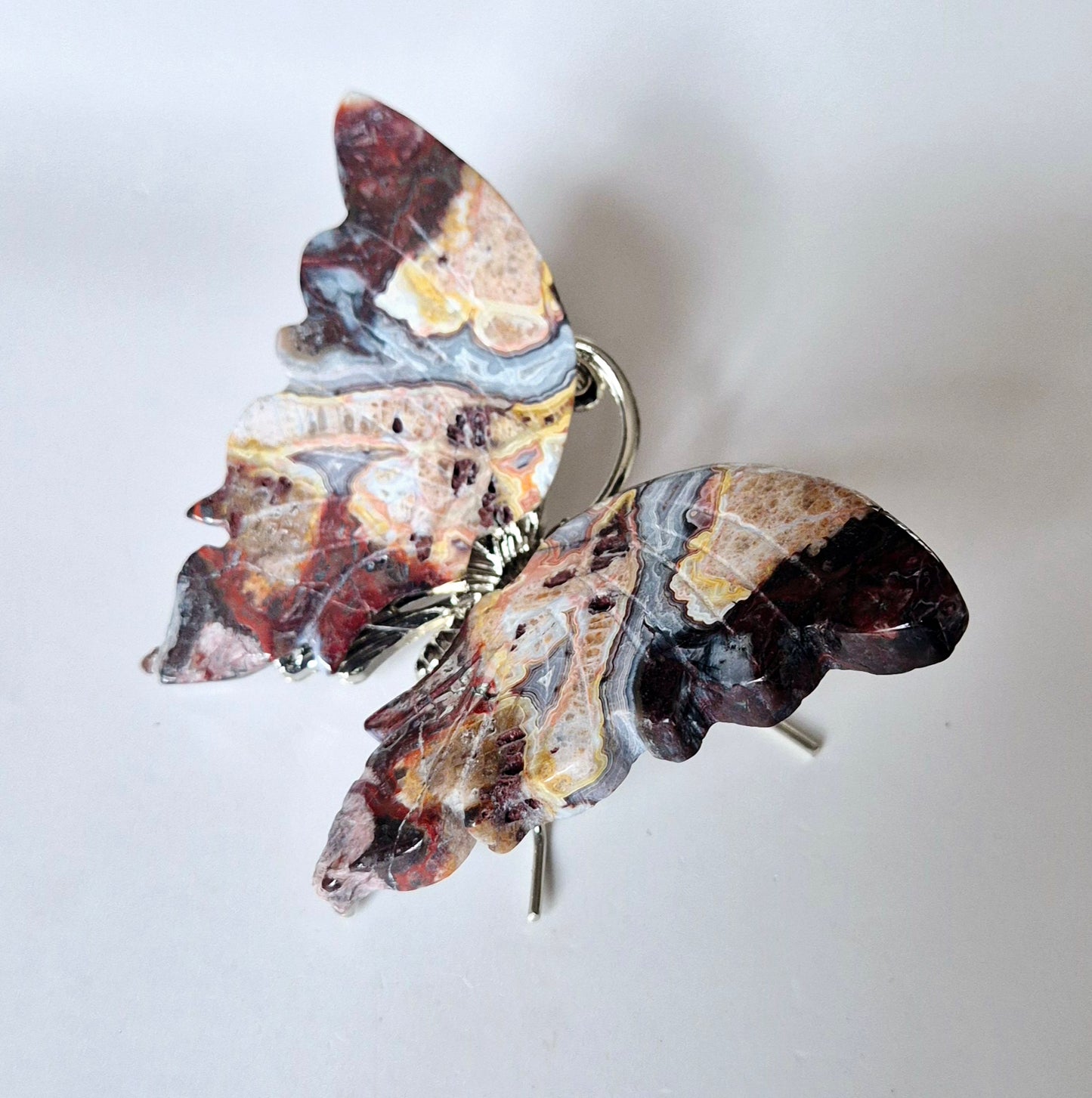 Mexican Agate Butterfly Crystal Carving Edelsteen vlinder met metalen lijfje 10cm