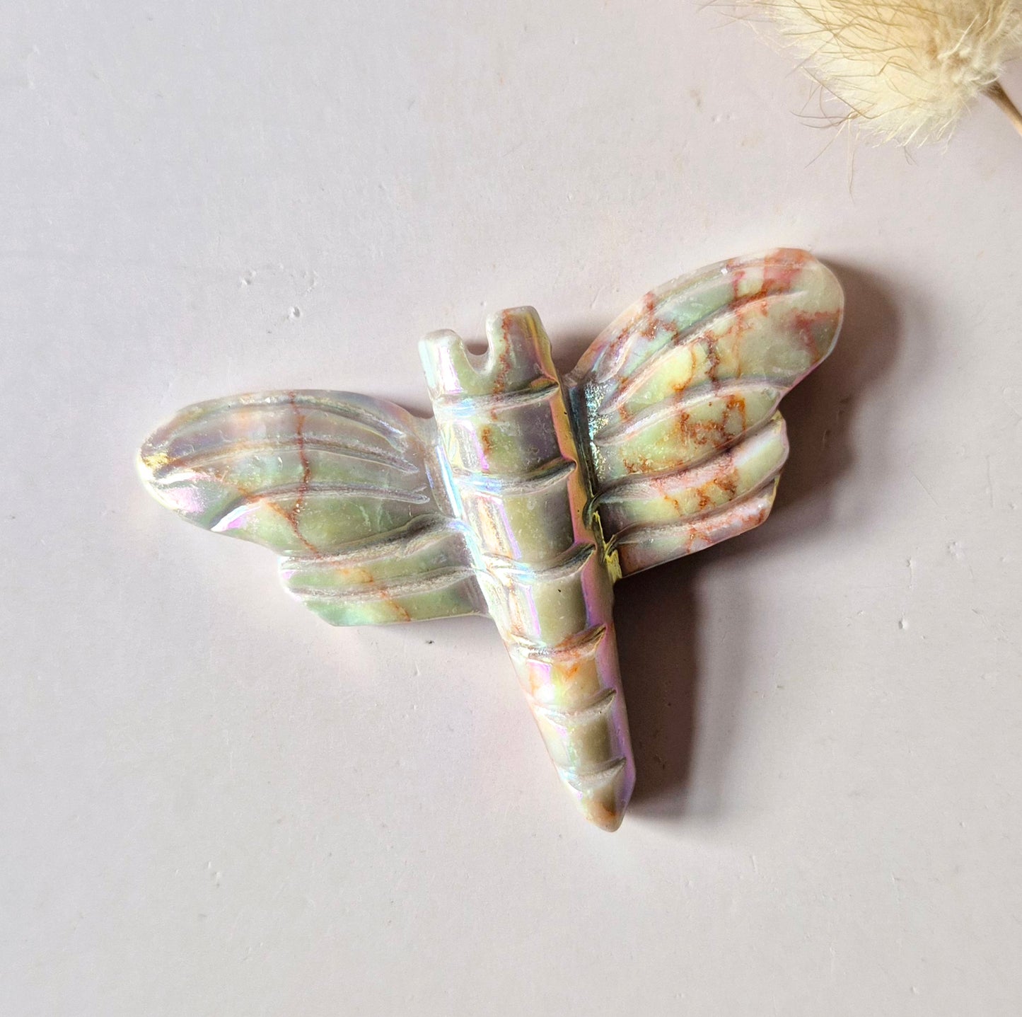 Angel Aura Libelle 5 cm – Red Net Stone crystal carving in diverse steensoorten Edelsteen