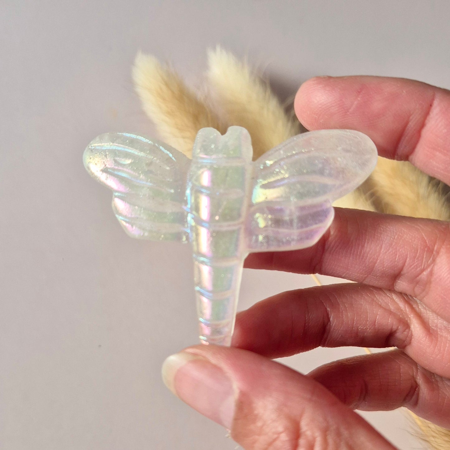 Angel Aura Libelle 5 cm – Bergkristal crystal carving in diverse steensoorten Edelsteen