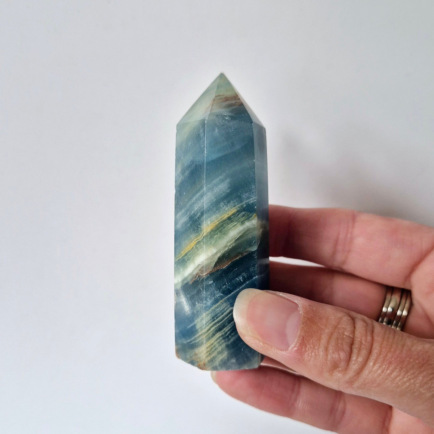 Edelsteen Blauwe Onyx Toren (5–8 cm) – Innerlijke kracht, kalmte & helderheid