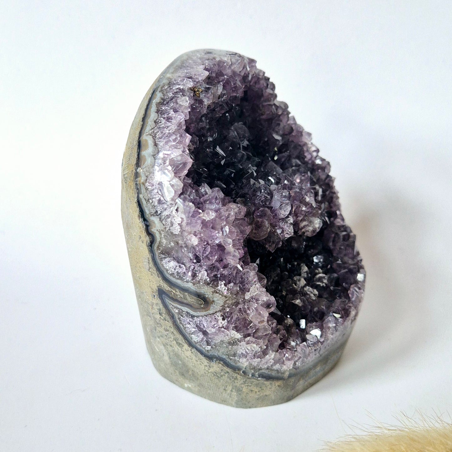 Edelsteen Gepolijste Amethist Geode van 756gram – Spirituele Eyecatcher met Krachtige Energie