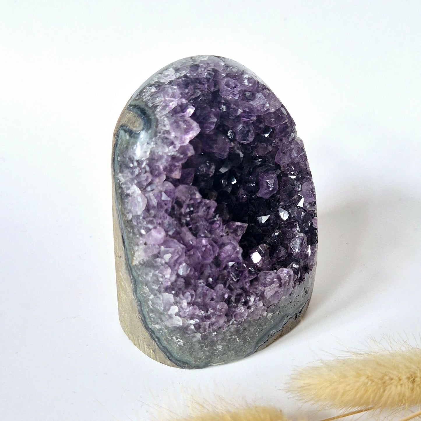 Edelsteen Gepolijste Amethist Geode van 427 gram – Spirituele Eyecatcher met Krachtige Energie
