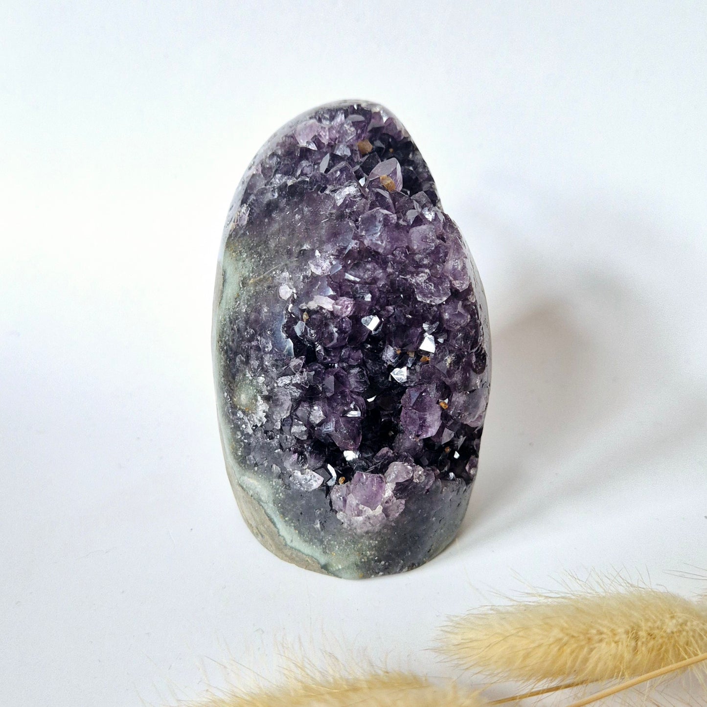 Edelsteen Gepolijste Amethist Geode van 560 gram – Spirituele Eyecatcher met Krachtige Energie