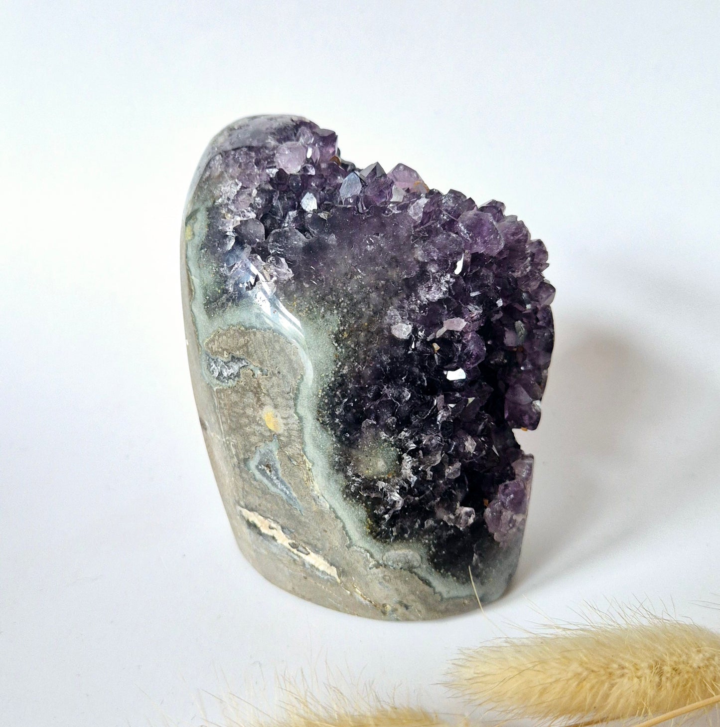 Edelsteen Gepolijste Amethist Geode van 560 gram – Spirituele Eyecatcher met Krachtige Energie