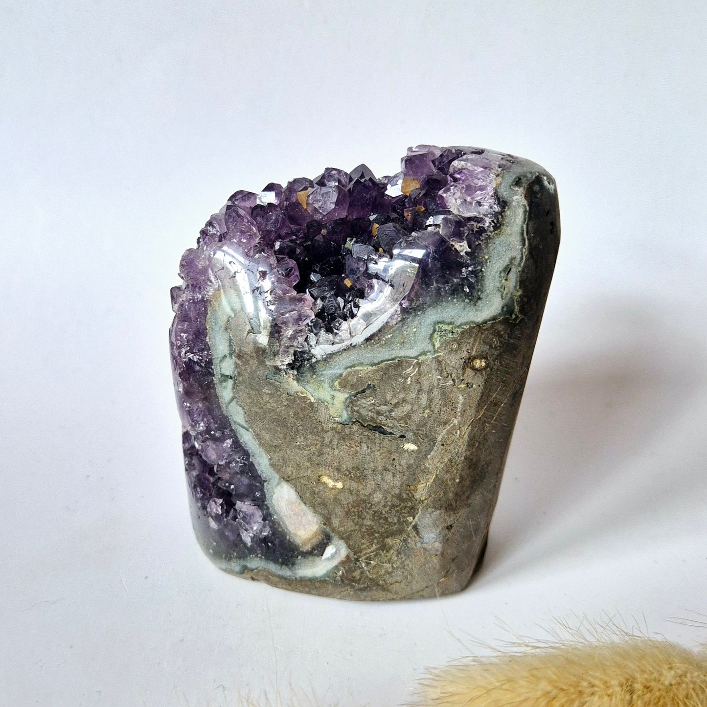 Edelsteen Gepolijste Amethist Geode van 560 gram – Spirituele Eyecatcher met Krachtige Energie