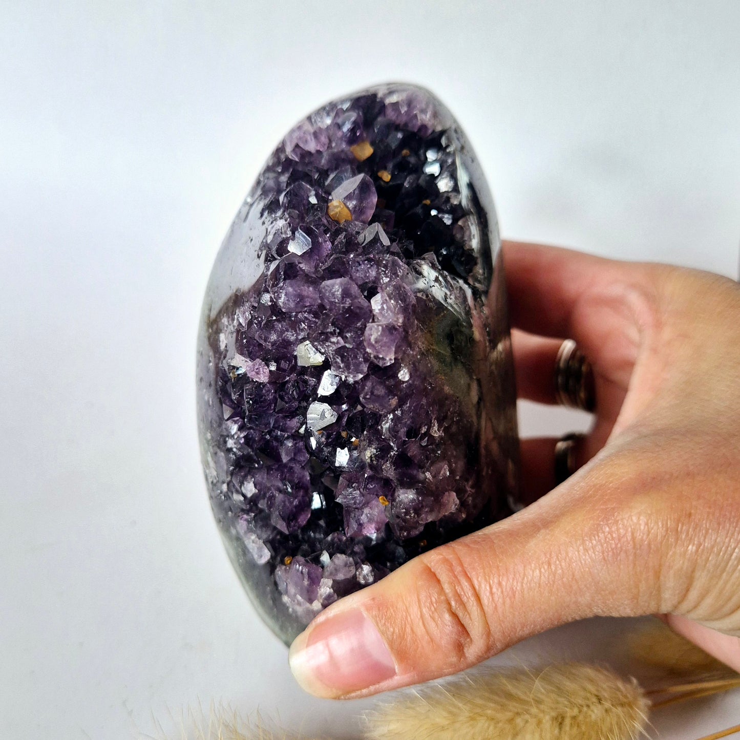 Edelsteen Gepolijste Amethist Geode van 560 gram – Spirituele Eyecatcher met Krachtige Energie