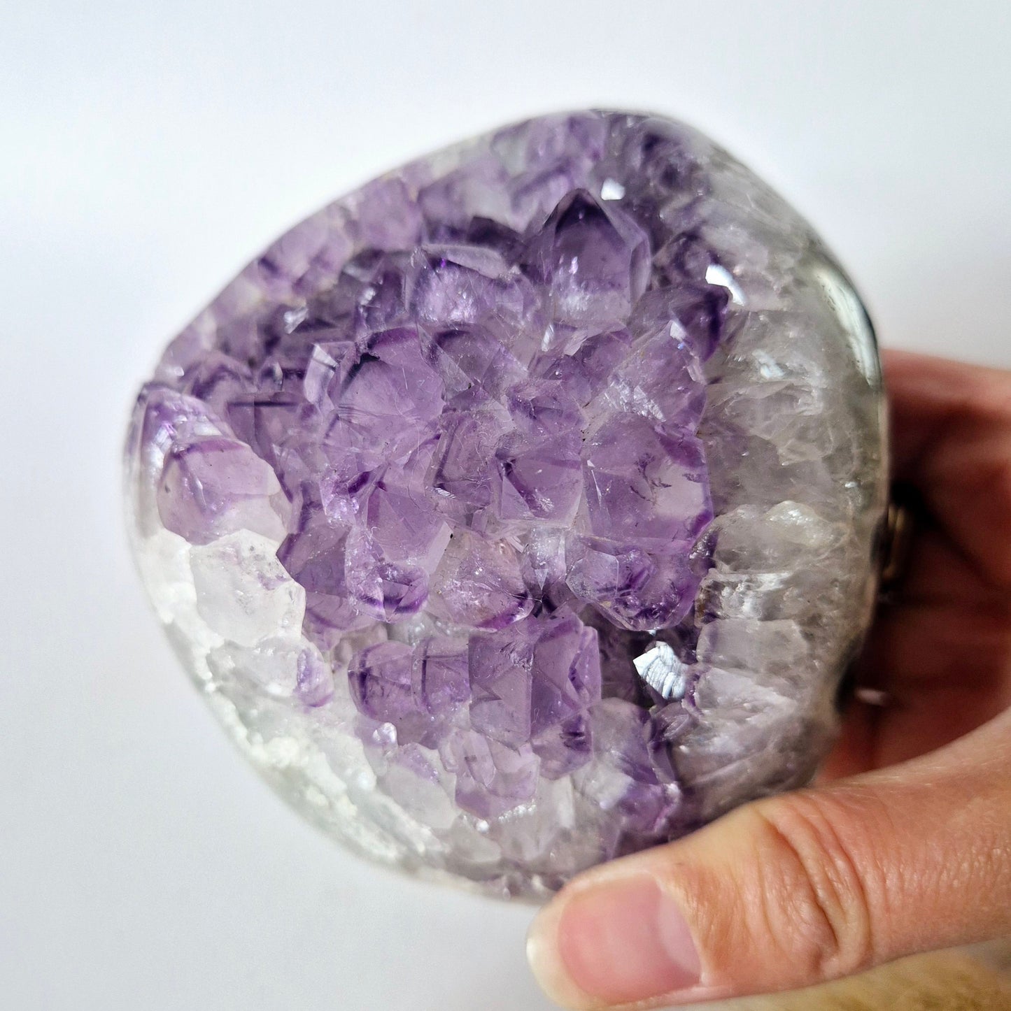 Edelsteen Gepolijste Amethist Geode van 757gram – Spirituele Eyecatcher met Krachtige Energie