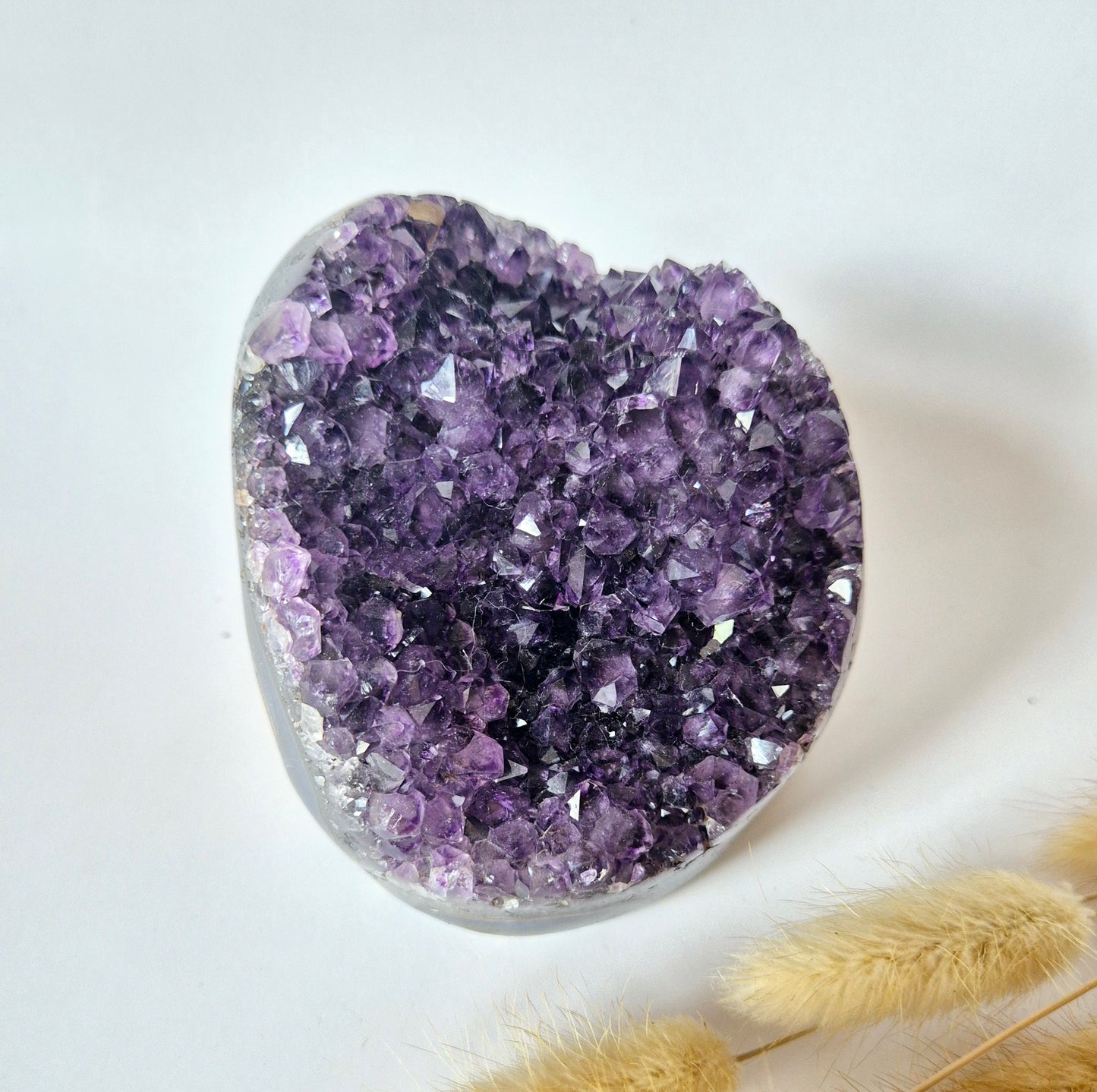 Edelsteen Gepolijste Amethist Geode van 702gram – Spirituele Eyecatcher met Krachtige Energie