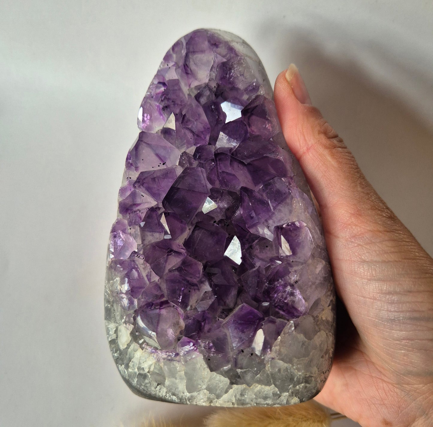 Edelsteen Gepolijste Amethist Geode van 814gram – Spirituele Eyecatcher met Krachtige Energie