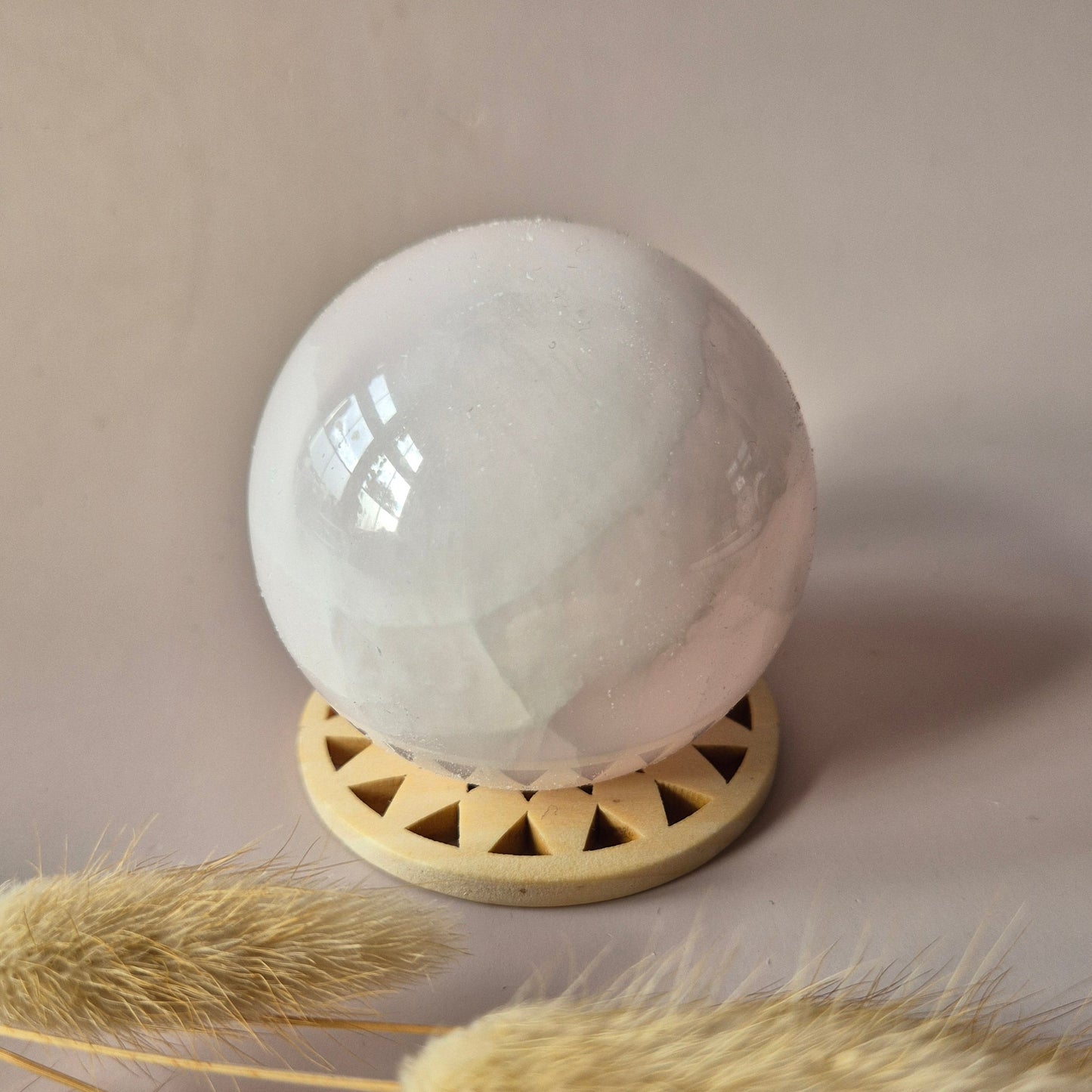 XXL Rosa Calcit Kristallkugel – 13-14 cm (3259 Gramm) Statement-Stück Rosa Calcit UV-reaktive Kugel