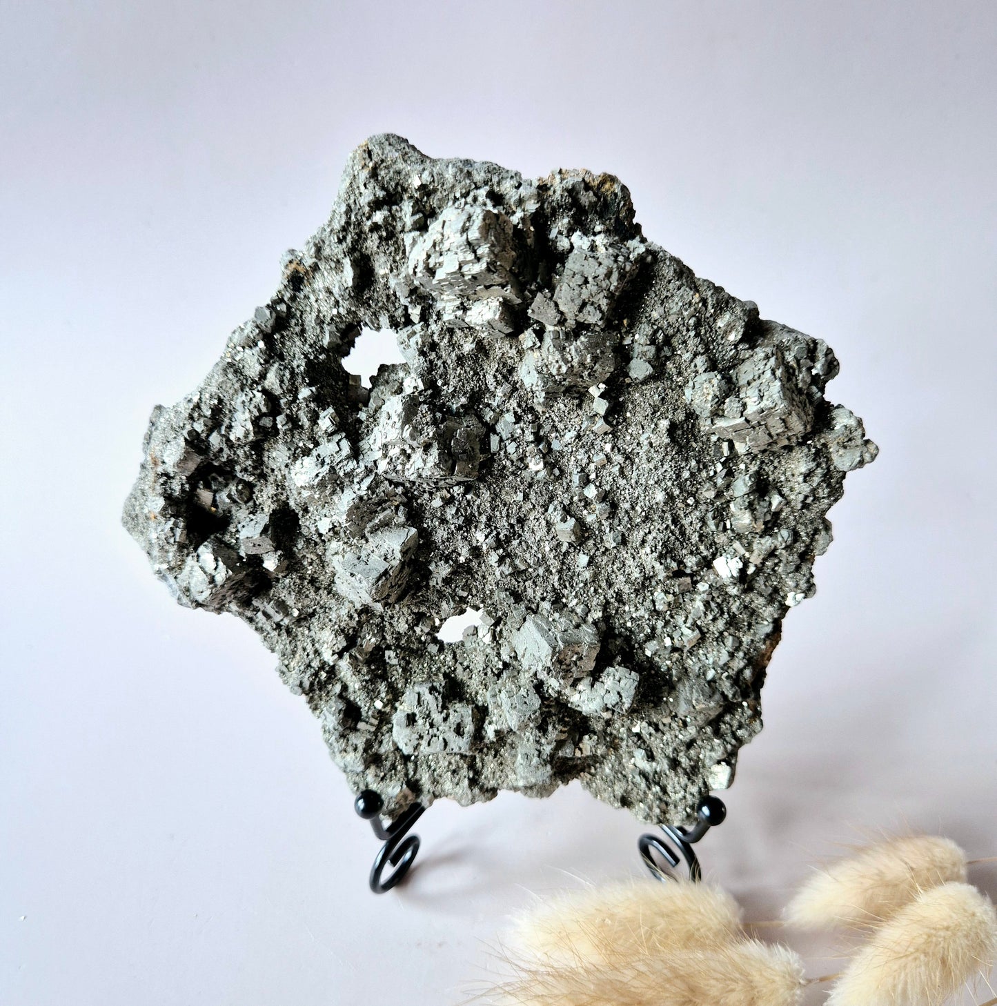 Edelstein Lila Labradorit Herz Palmstein – Intuition, Schutz & Mystische Kraft