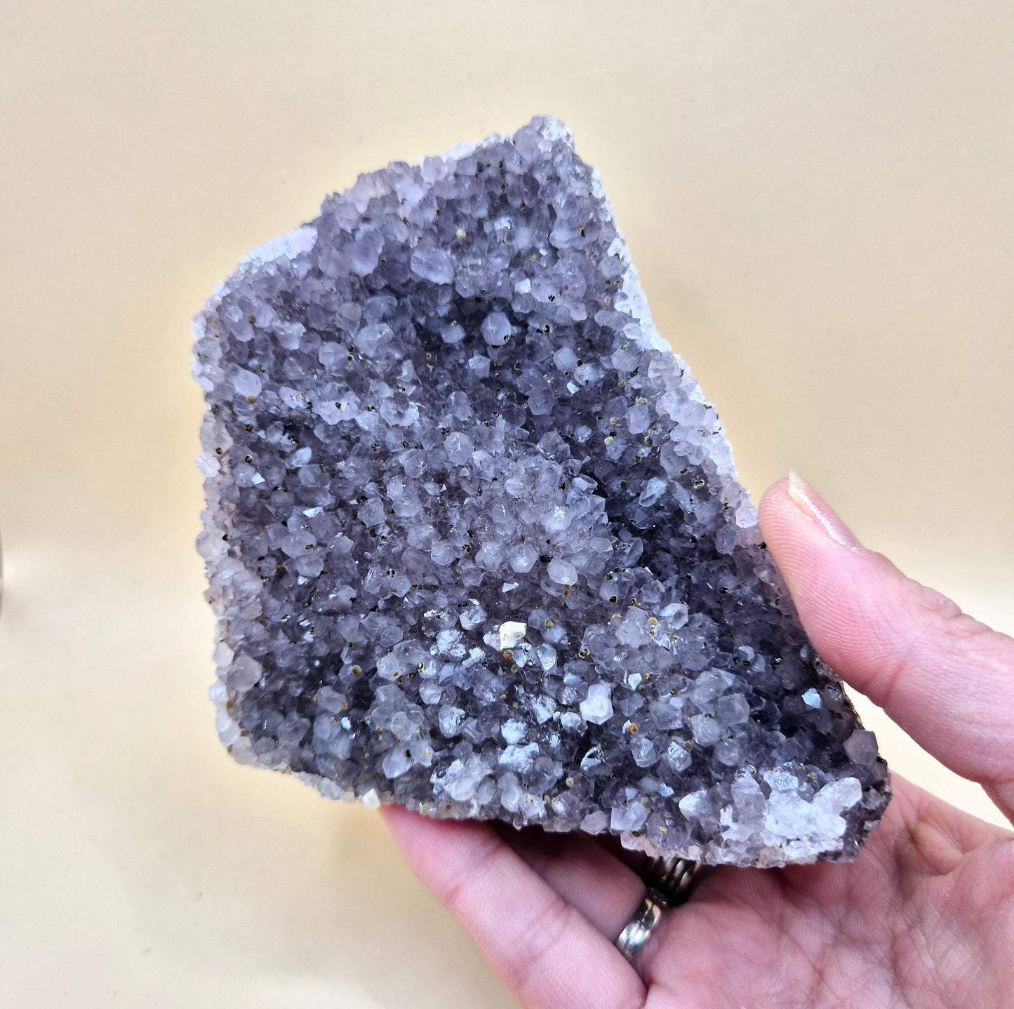 Edelsteen Gepolijste Amethist Geode van 444gram – Spirituele Eyecatcher met Krachtige Energie