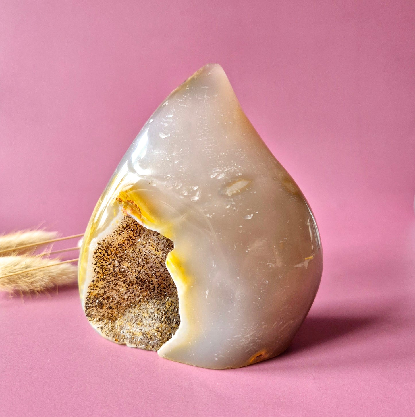 Druzy Grauer Achat - Tropfenförmiger stehender Edelsteinkristall - Nr. 12. 86 Gramm