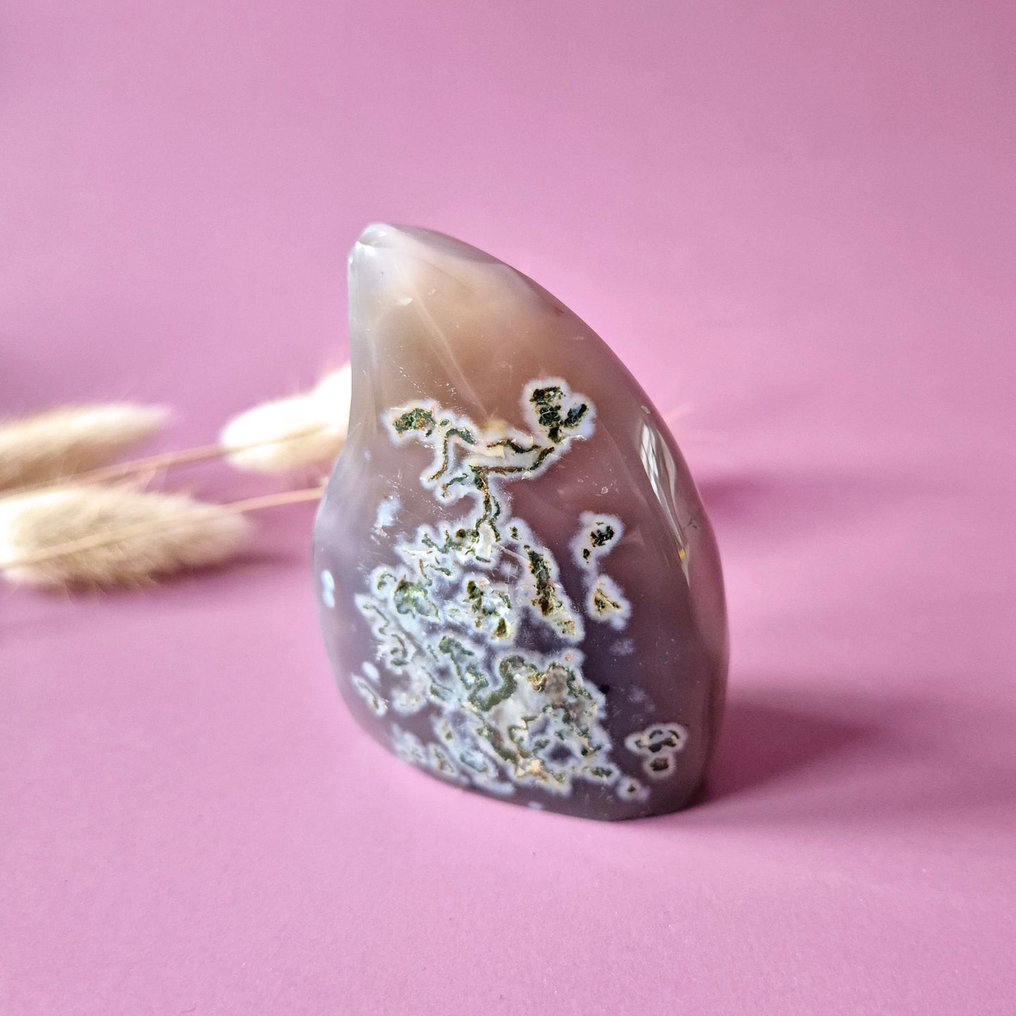 Druzy Grauer Achat - Tropfenförmiger stehender Edelsteinkristall - Nr. 12. 86 Gramm