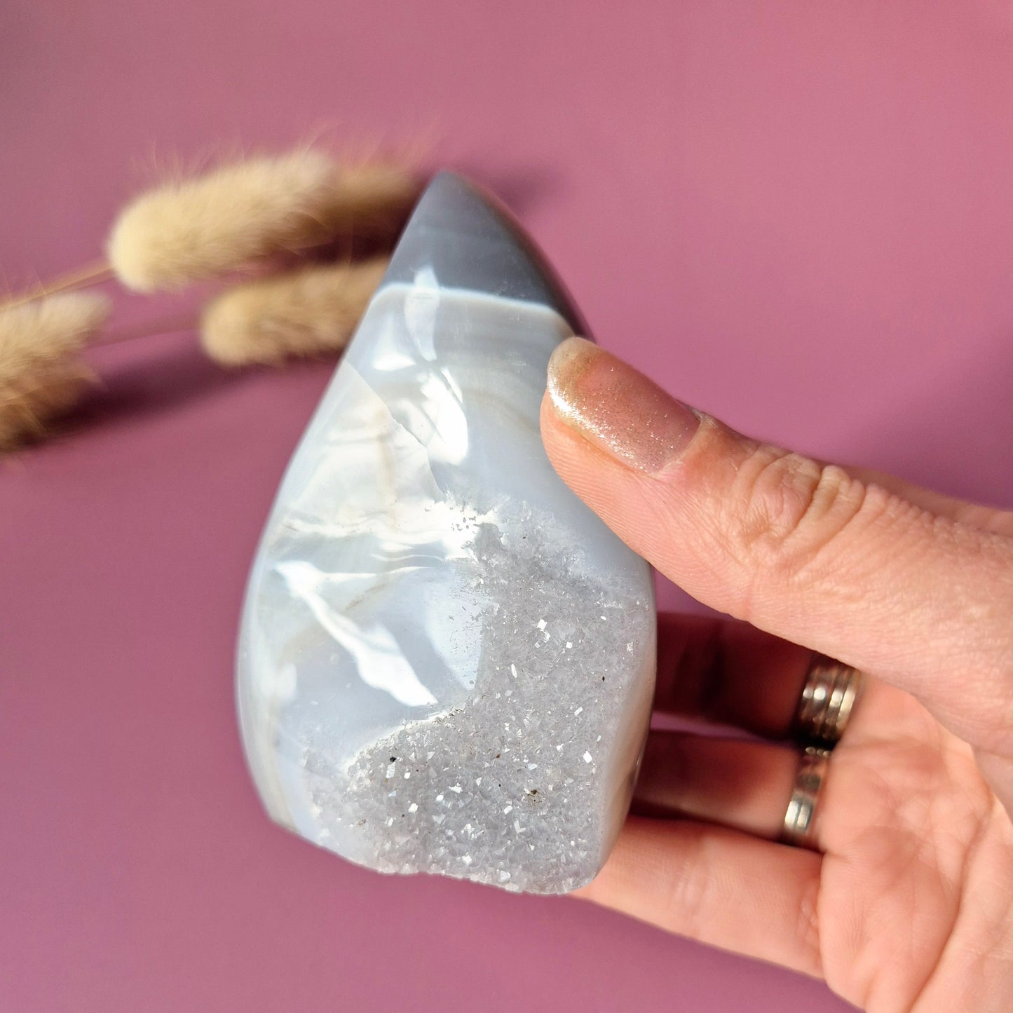 Druzy Grijze Agaat Druppelvormige Drop / Flame Staande Edelsteen Kristal - #41 175g.